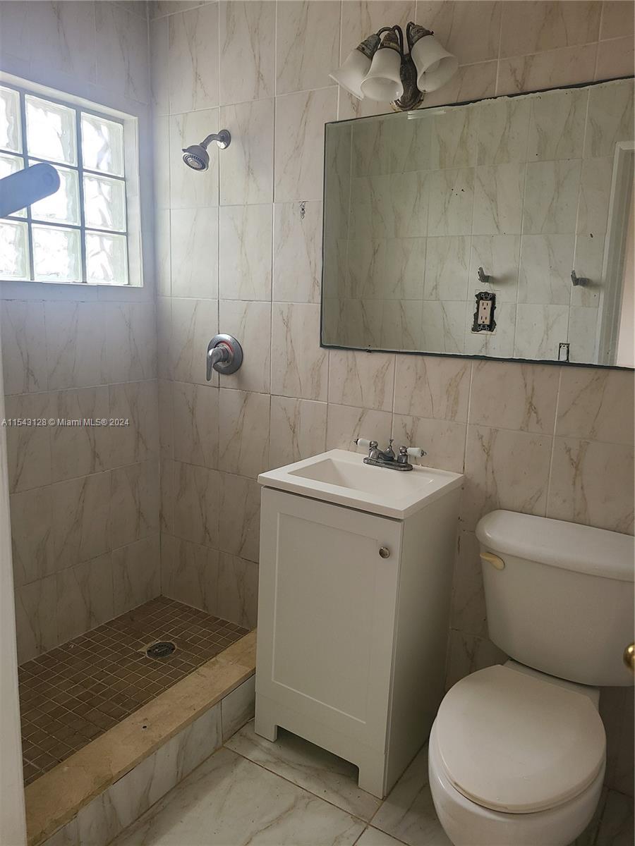 421 NE 68th St 3, Miami, Florida 33138, 1 Bedroom Bedrooms, ,1 BathroomBathrooms,Residentiallease,For Rent,421 NE 68th St 3,A11543128