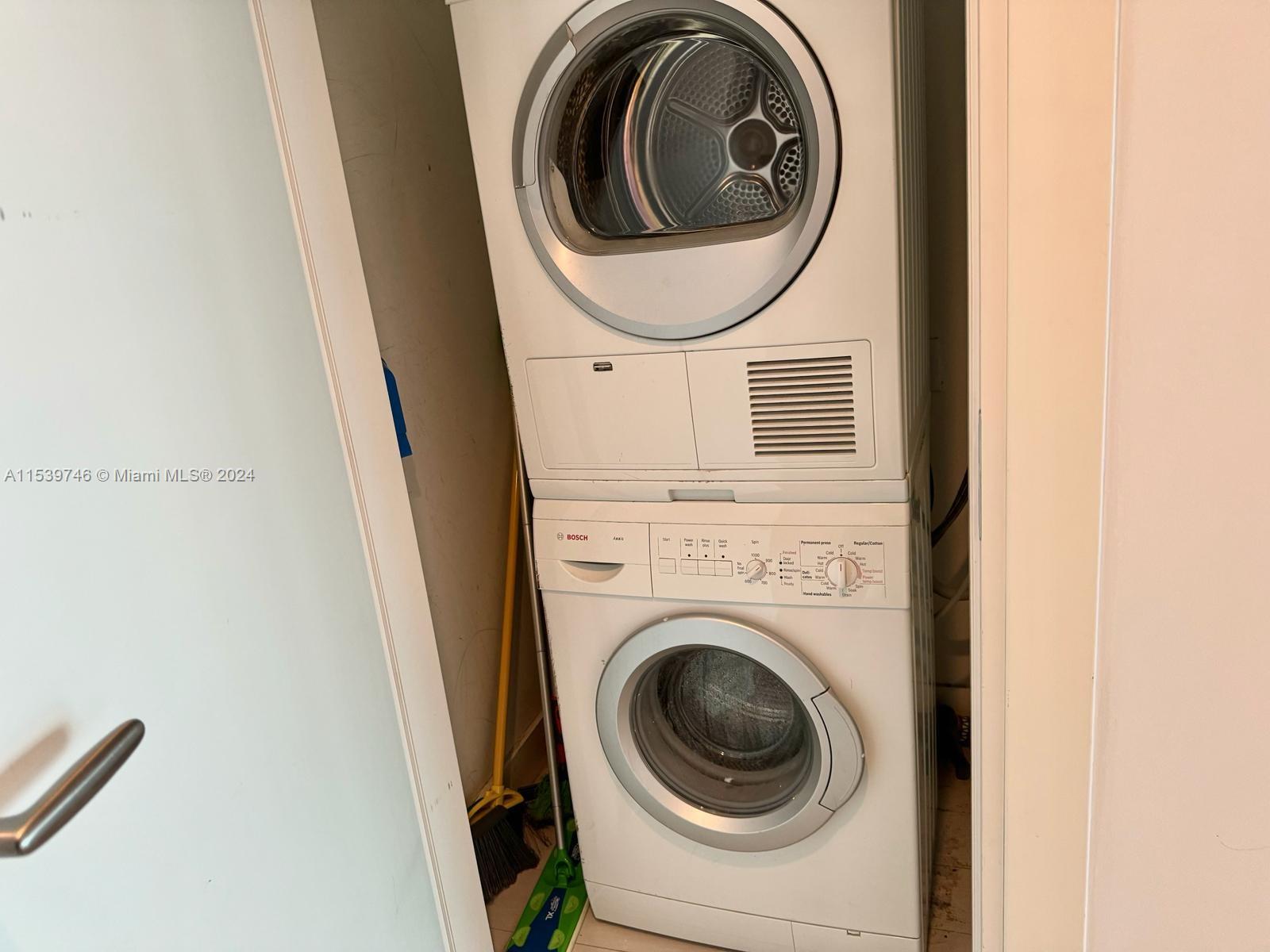 200 Biscayne Boulevard Way 3211, Miami, Florida 33131, 1 Bedroom Bedrooms, ,1 BathroomBathrooms,Residentiallease,For Rent,200 Biscayne Boulevard Way 3211,A11539746