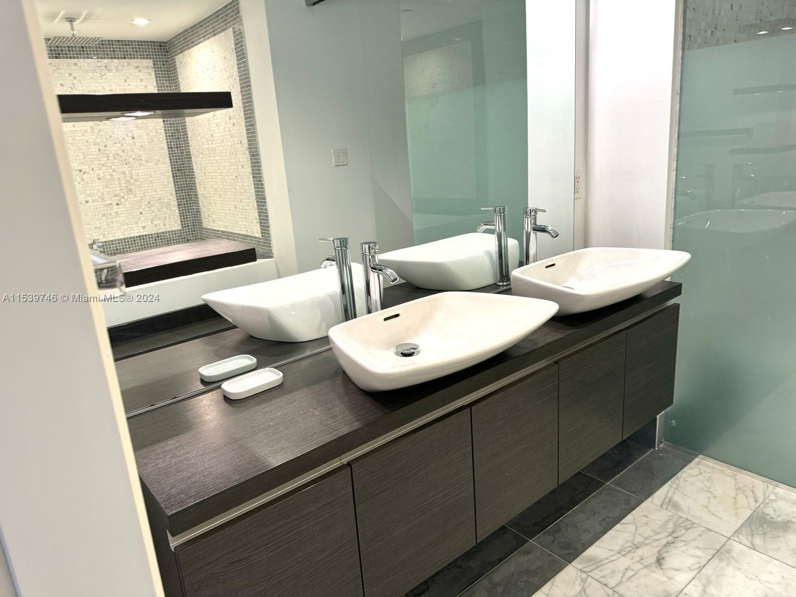 200 Biscayne Boulevard Way 3211, Miami, Florida 33131, 1 Bedroom Bedrooms, ,1 BathroomBathrooms,Residentiallease,For Rent,200 Biscayne Boulevard Way 3211,A11539746