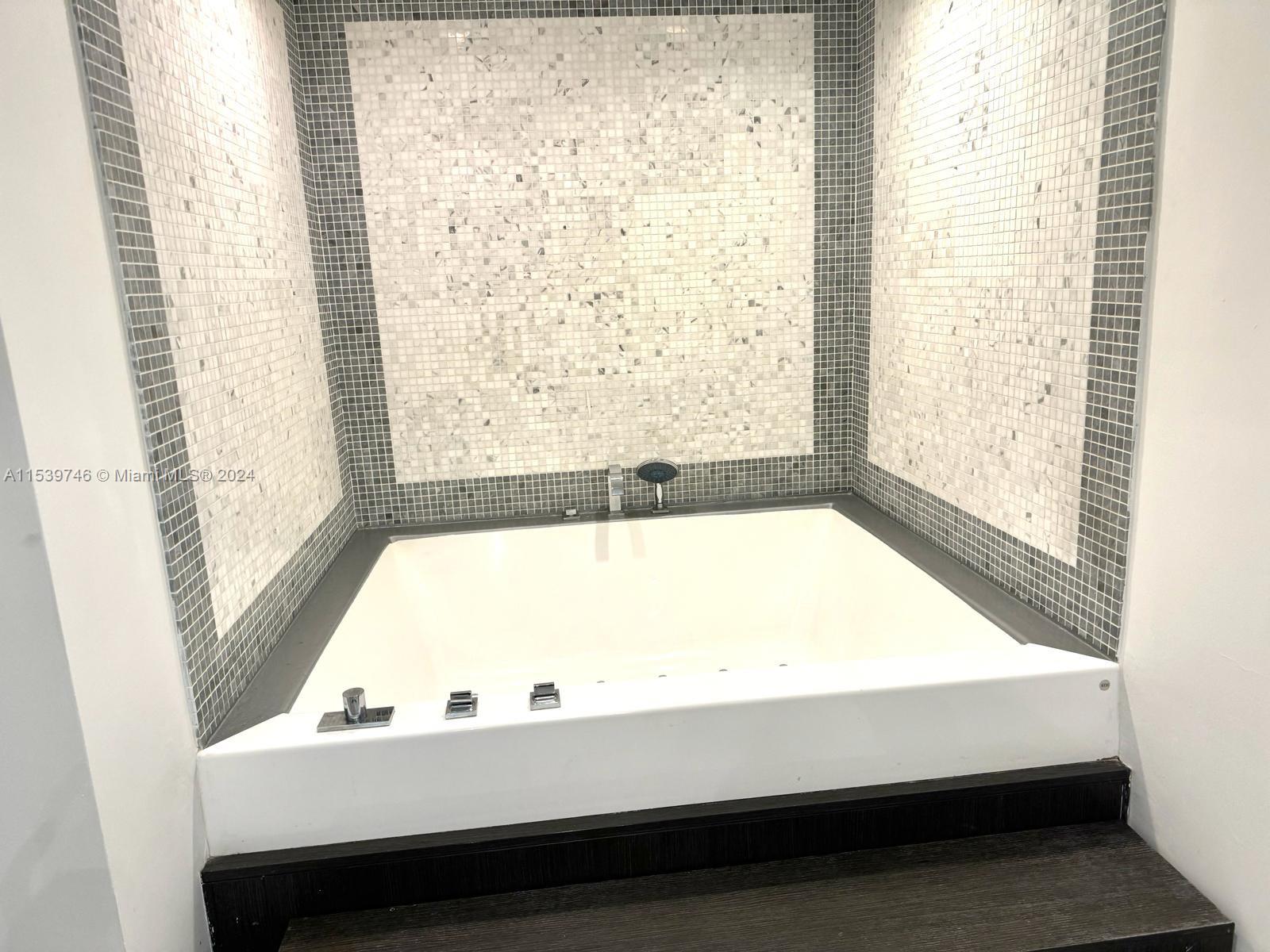 200 Biscayne Boulevard Way 3211, Miami, Florida 33131, 1 Bedroom Bedrooms, ,1 BathroomBathrooms,Residentiallease,For Rent,200 Biscayne Boulevard Way 3211,A11539746