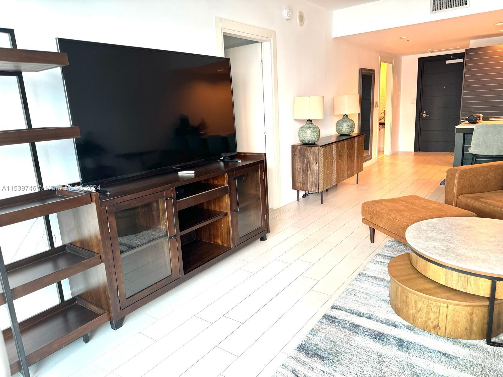 200 Biscayne Boulevard Way 3211, Miami, Florida 33131, 1 Bedroom Bedrooms, ,1 BathroomBathrooms,Residentiallease,For Rent,200 Biscayne Boulevard Way 3211,A11539746
