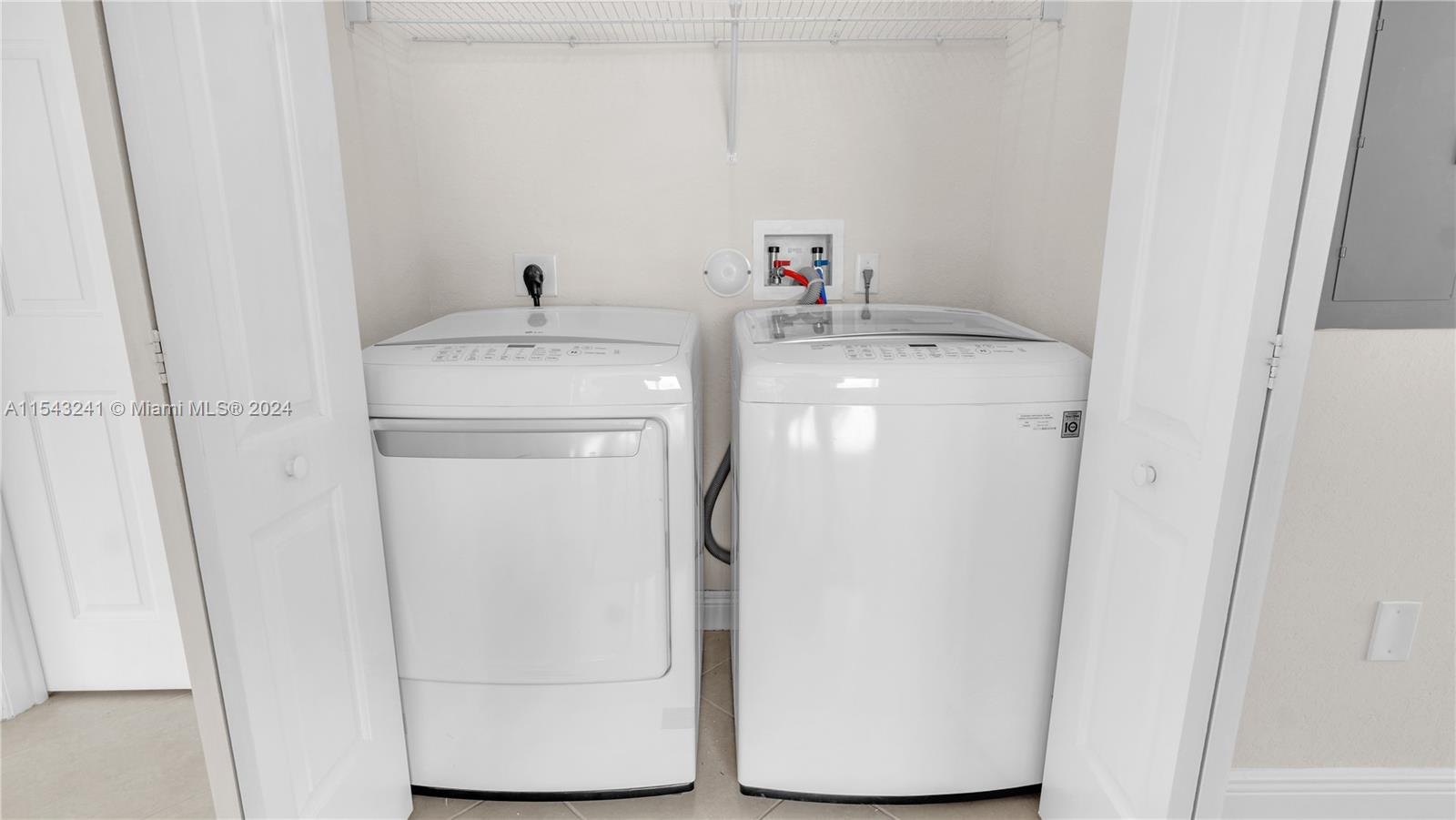 3310 Palomino 624-6, Davie, Florida 33024-2345, 2 Bedrooms Bedrooms, ,2 BathroomsBathrooms,Residential,For Sale,3310 Palomino 624-6,A11543241