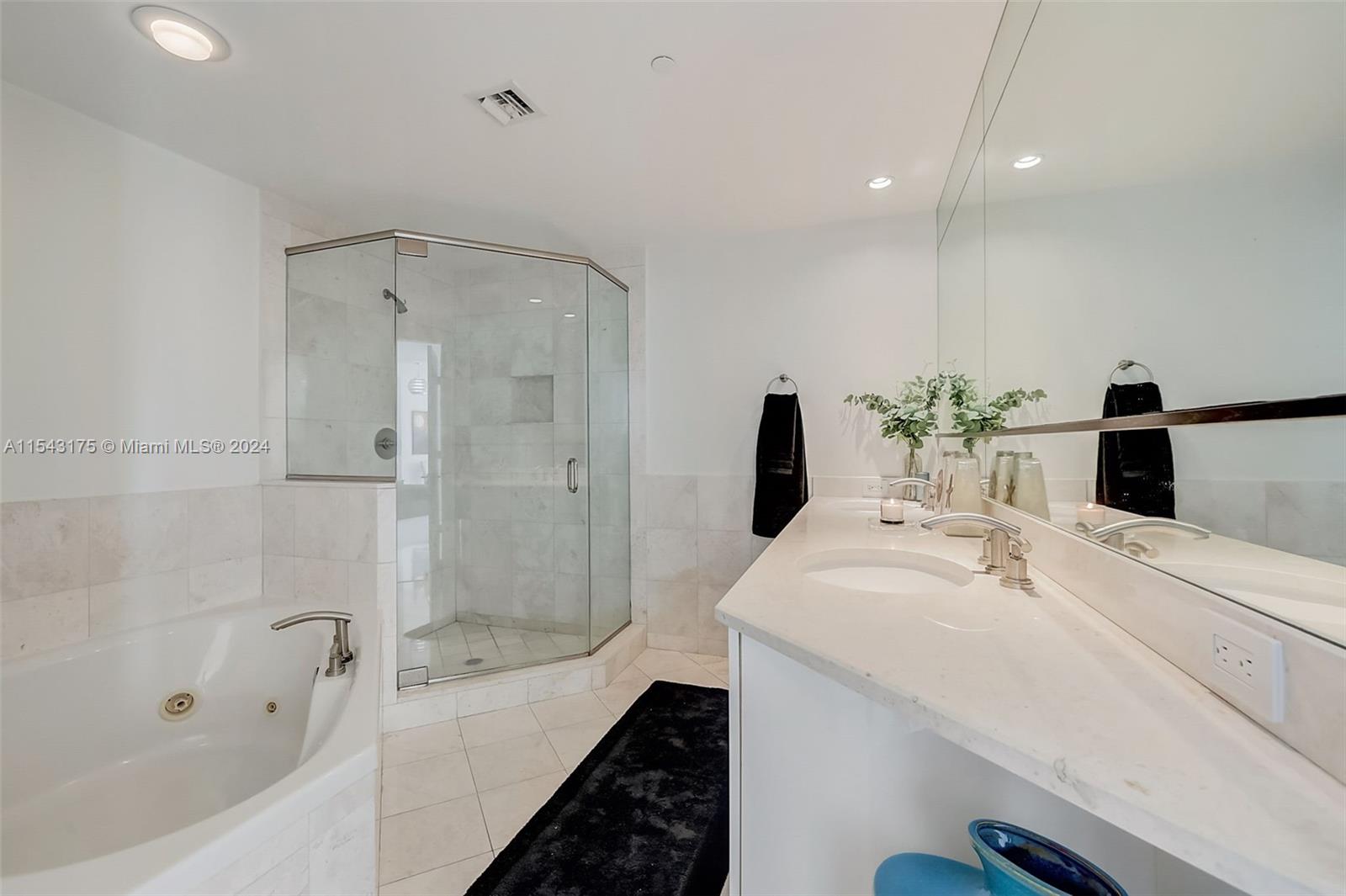 901 Brickell Key Blvd 2303, Miami, Florida 33131, 2 Bedrooms Bedrooms, ,2 BathroomsBathrooms,Residential,For Sale,901 Brickell Key Blvd 2303,A11543175