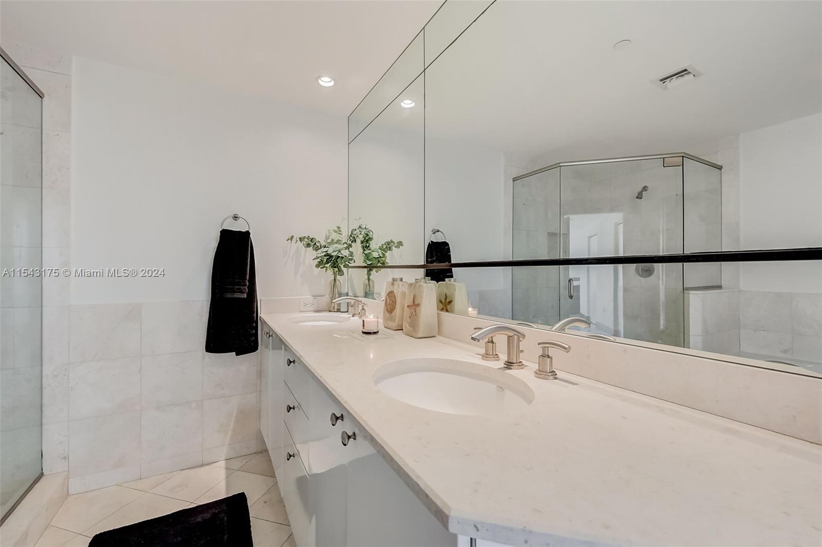 901 Brickell Key Blvd 2303, Miami, Florida 33131, 2 Bedrooms Bedrooms, ,2 BathroomsBathrooms,Residential,For Sale,901 Brickell Key Blvd 2303,A11543175