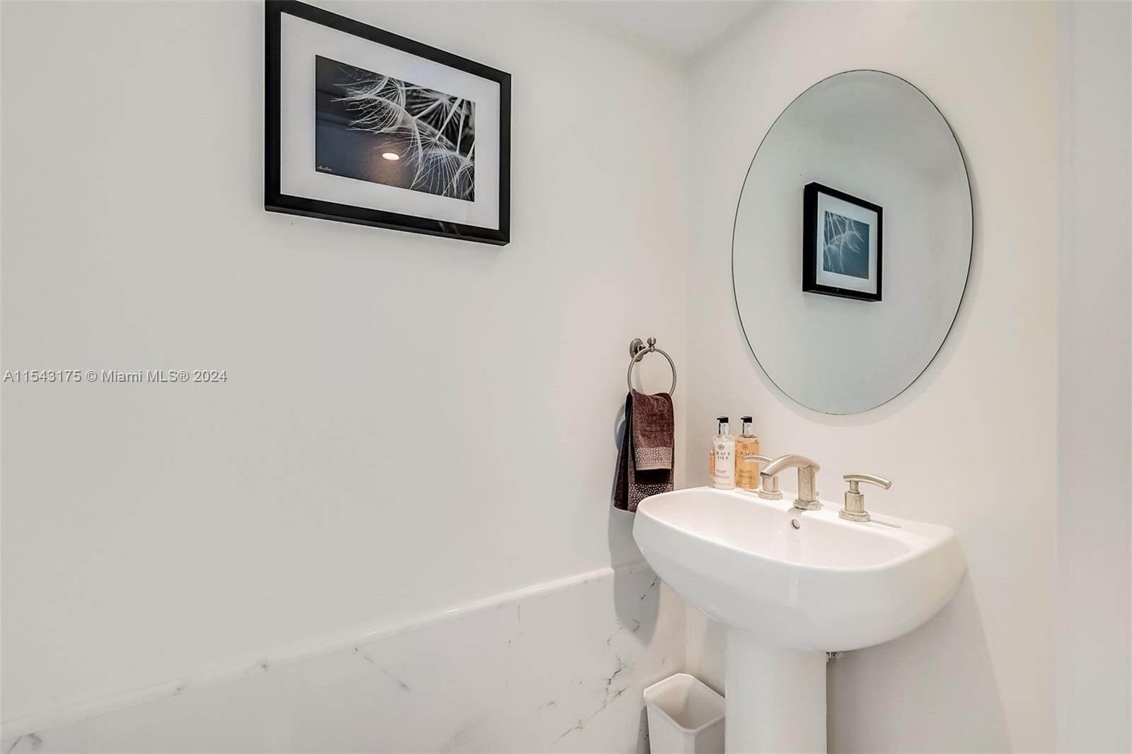 901 Brickell Key Blvd 2303, Miami, Florida 33131, 2 Bedrooms Bedrooms, ,2 BathroomsBathrooms,Residential,For Sale,901 Brickell Key Blvd 2303,A11543175