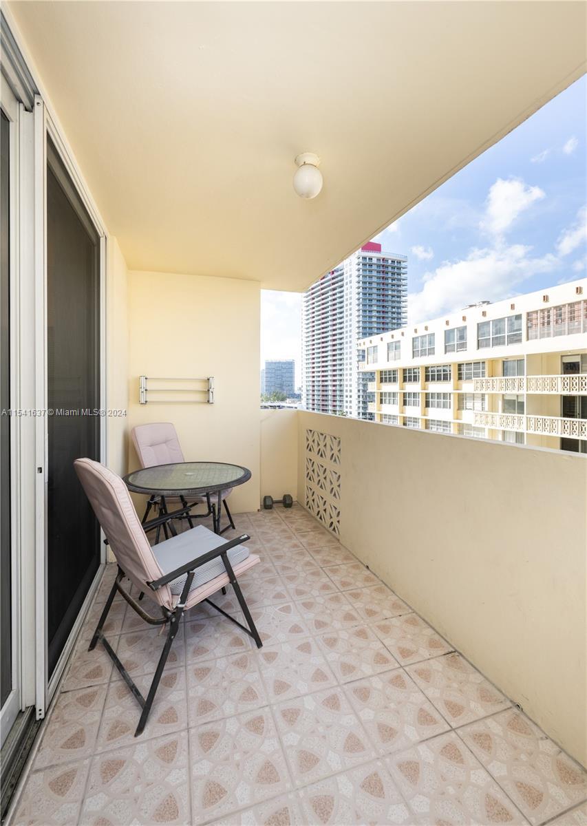 1833 S Ocean Dr 1007, Hallandale Beach, Florida 33009, 2 Bedrooms Bedrooms, ,2 BathroomsBathrooms,Residentiallease,For Rent,1833 S Ocean Dr 1007,A11541637