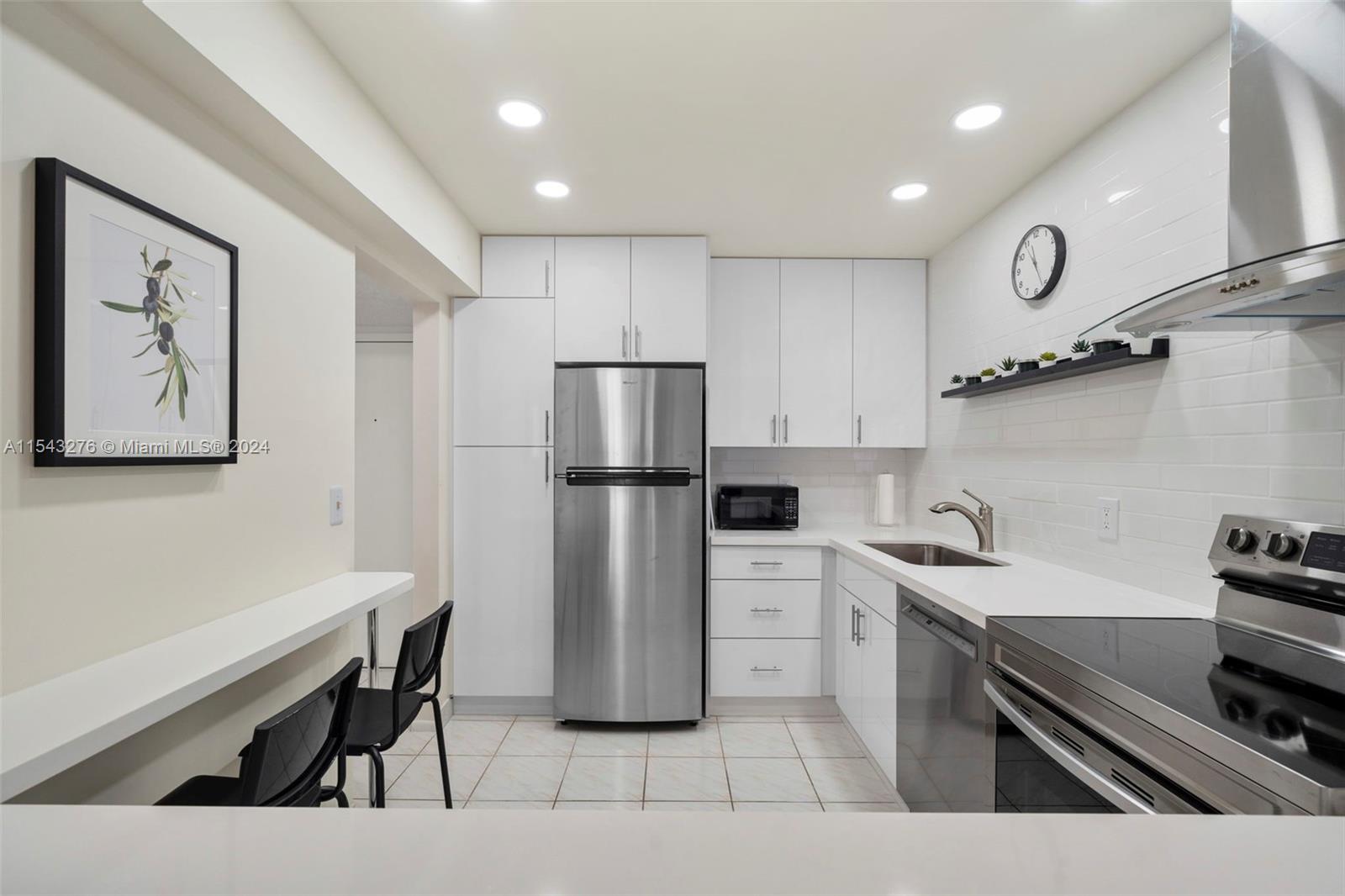 2401 S Ocean Dr 304, Hollywood, Florida 33019, 2 Bedrooms Bedrooms, ,2 BathroomsBathrooms,Residentiallease,For Rent,2401 S Ocean Dr 304,A11543276