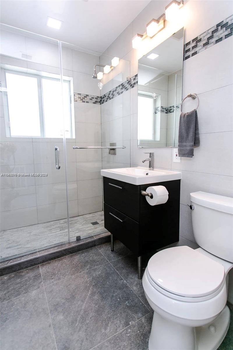 800 Hollywood Blvd, Hollywood, Florida 33019, 4 Bedrooms Bedrooms, ,4 BathroomsBathrooms,Residential,For Sale,800 Hollywood Blvd,A11543279