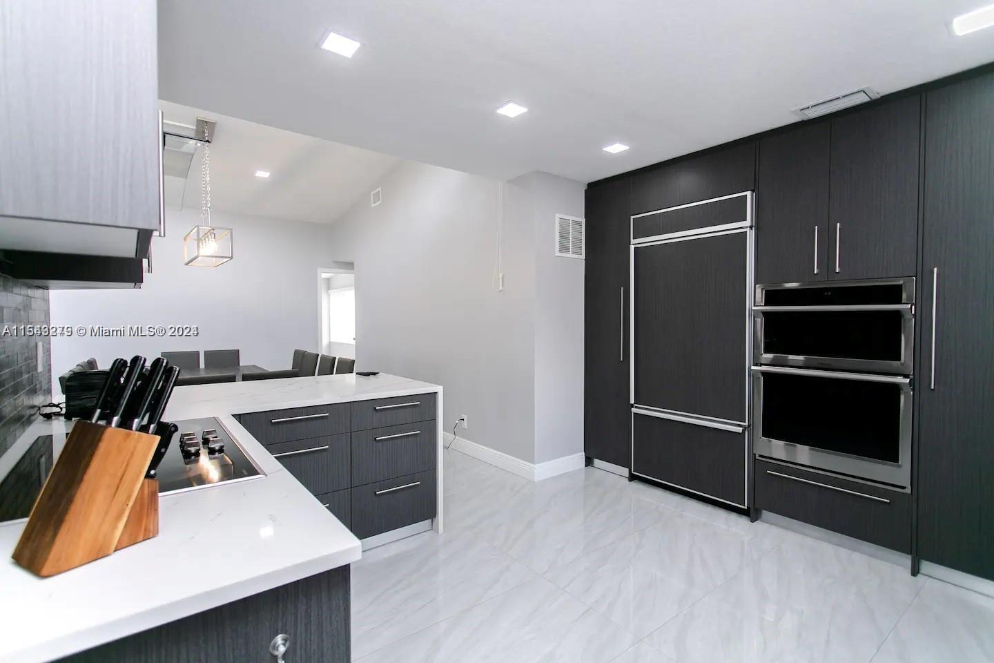 800 Hollywood Blvd, Hollywood, Florida 33019, 4 Bedrooms Bedrooms, ,4 BathroomsBathrooms,Residential,For Sale,800 Hollywood Blvd,A11543279