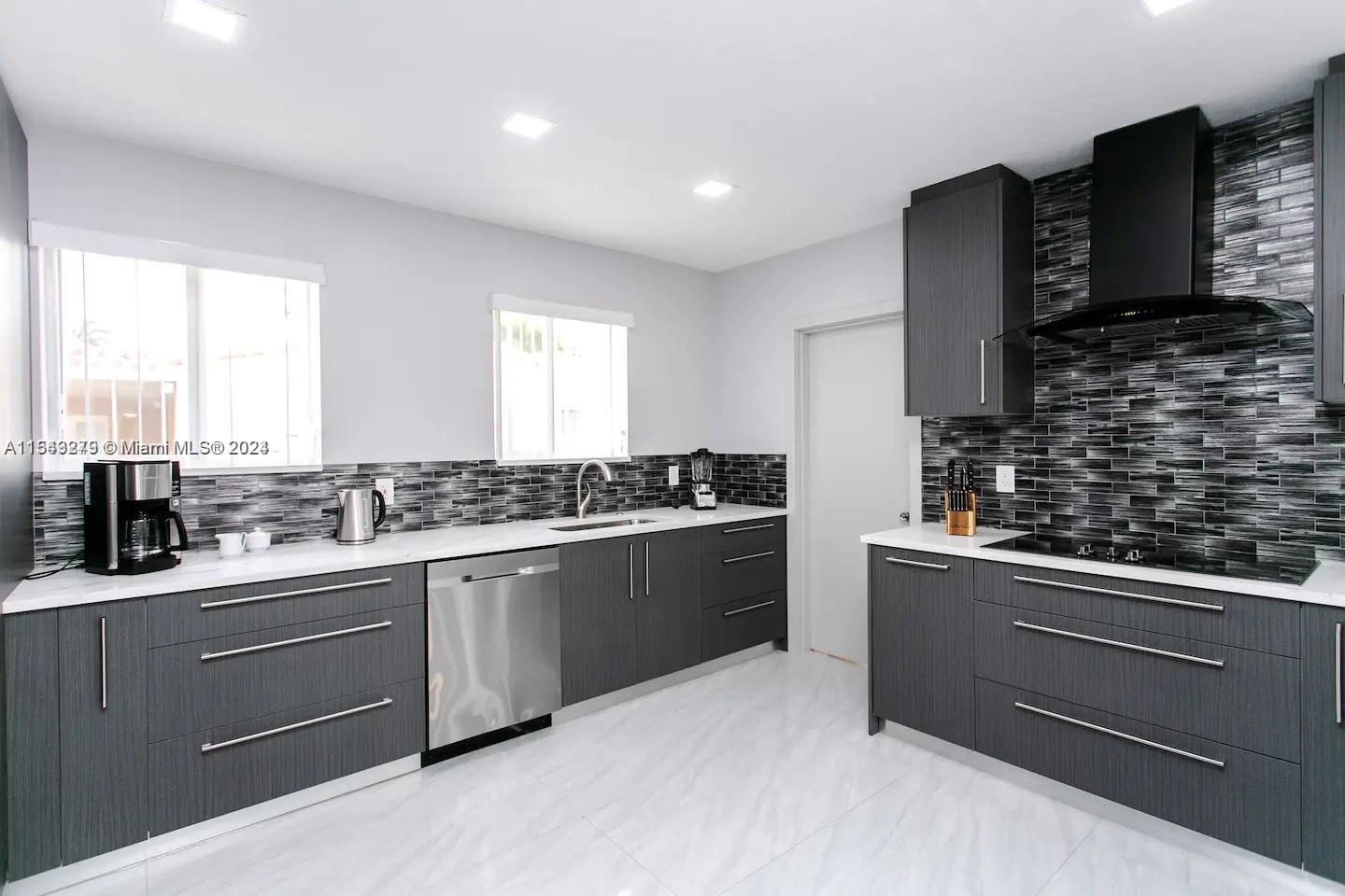 800 Hollywood Blvd, Hollywood, Florida 33019, 4 Bedrooms Bedrooms, ,4 BathroomsBathrooms,Residential,For Sale,800 Hollywood Blvd,A11543279