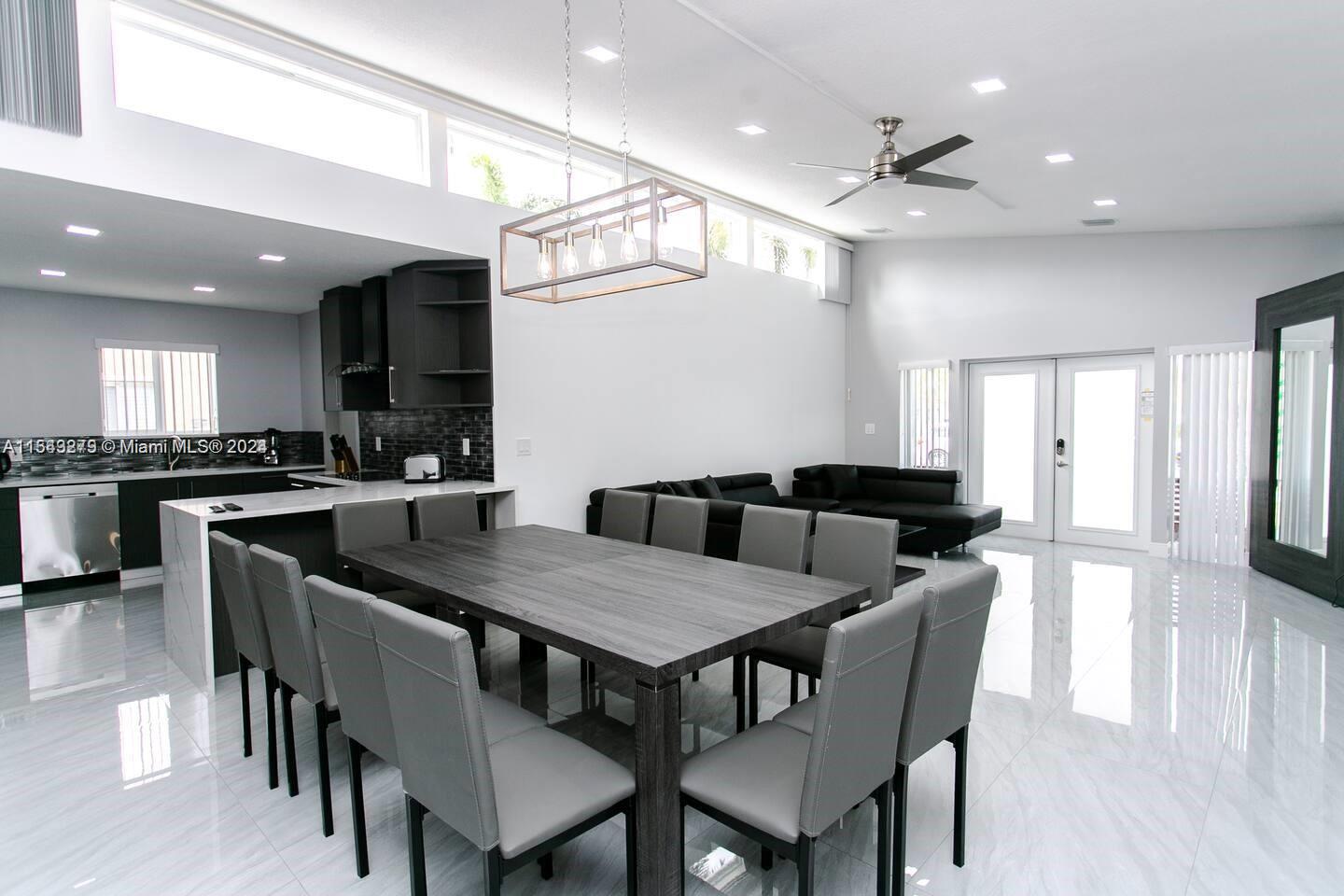 800 Hollywood Blvd, Hollywood, Florida 33019, 4 Bedrooms Bedrooms, ,4 BathroomsBathrooms,Residential,For Sale,800 Hollywood Blvd,A11543279