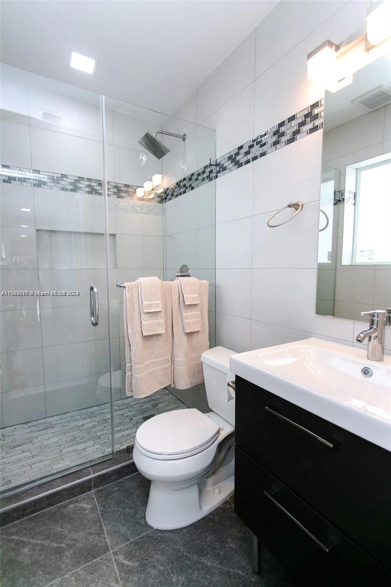 800 Hollywood Blvd, Hollywood, Florida 33019, 4 Bedrooms Bedrooms, ,4 BathroomsBathrooms,Residential,For Sale,800 Hollywood Blvd,A11543279