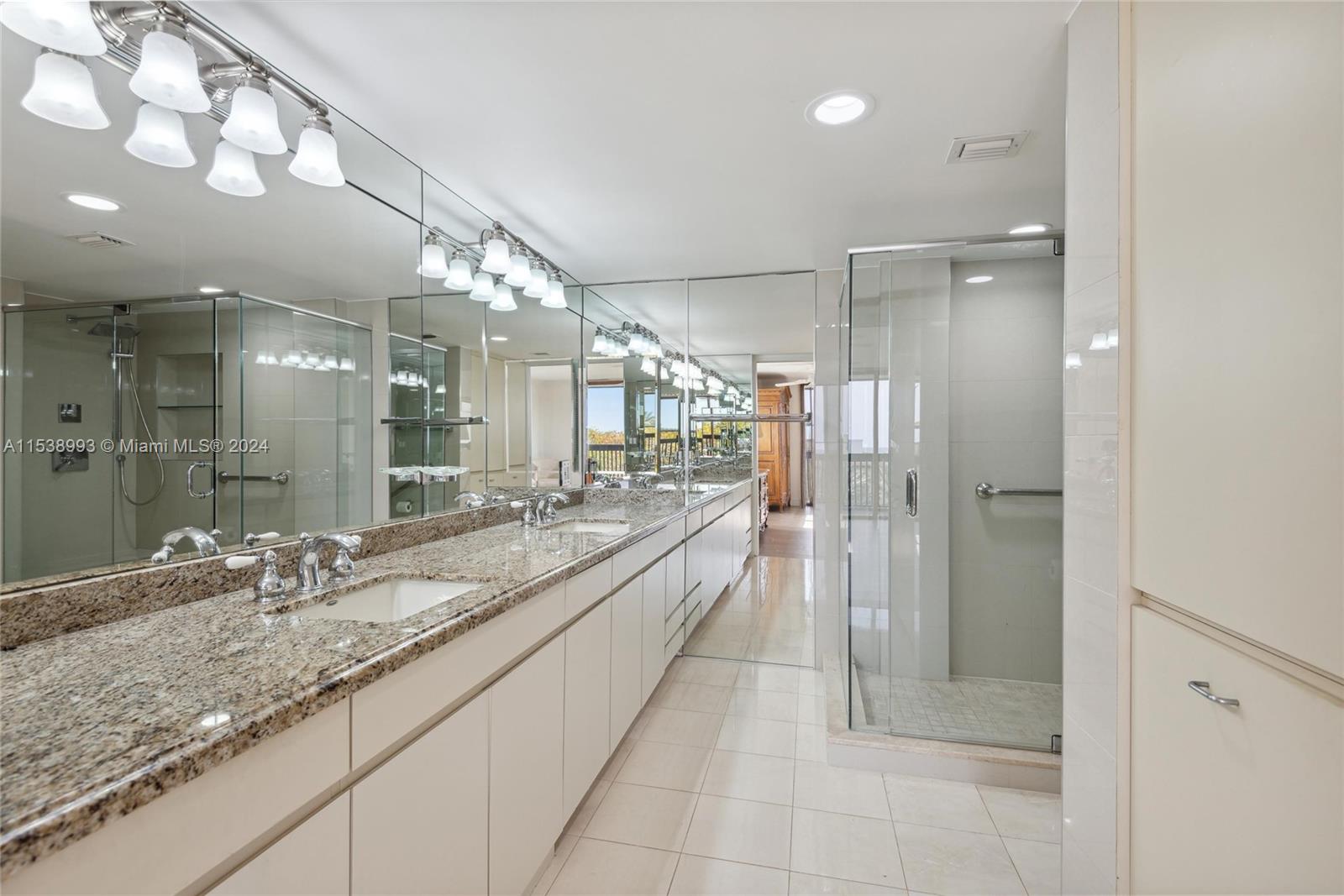 4201 N Ocean Dr 504, Hollywood, Florida 33019, 2 Bedrooms Bedrooms, ,2 BathroomsBathrooms,Residentiallease,For Rent,4201 N Ocean Dr 504,A11538993