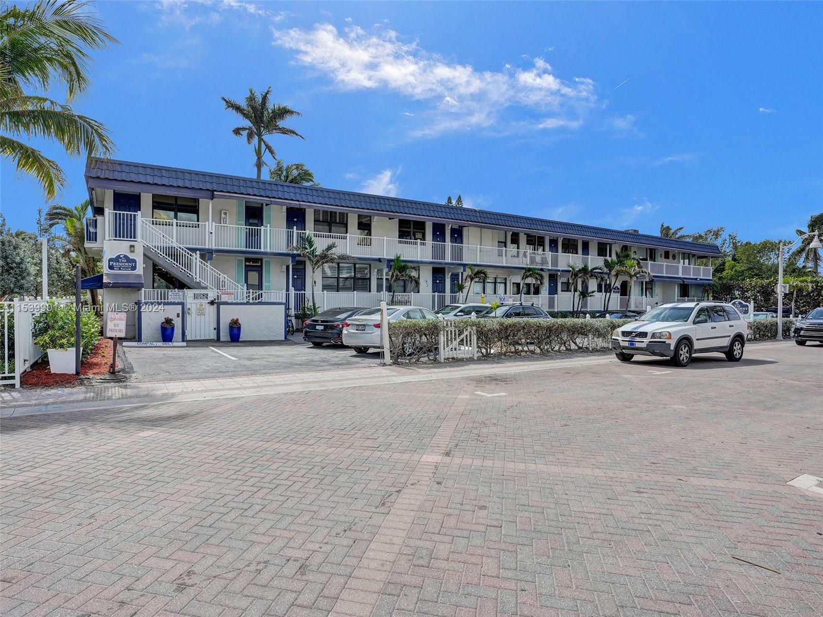 322 Taylor St 1A, Hollywood, Florida 33019, 2 Bedrooms Bedrooms, ,1 BathroomBathrooms,Residential,For Sale,322 Taylor St 1A,A11539901