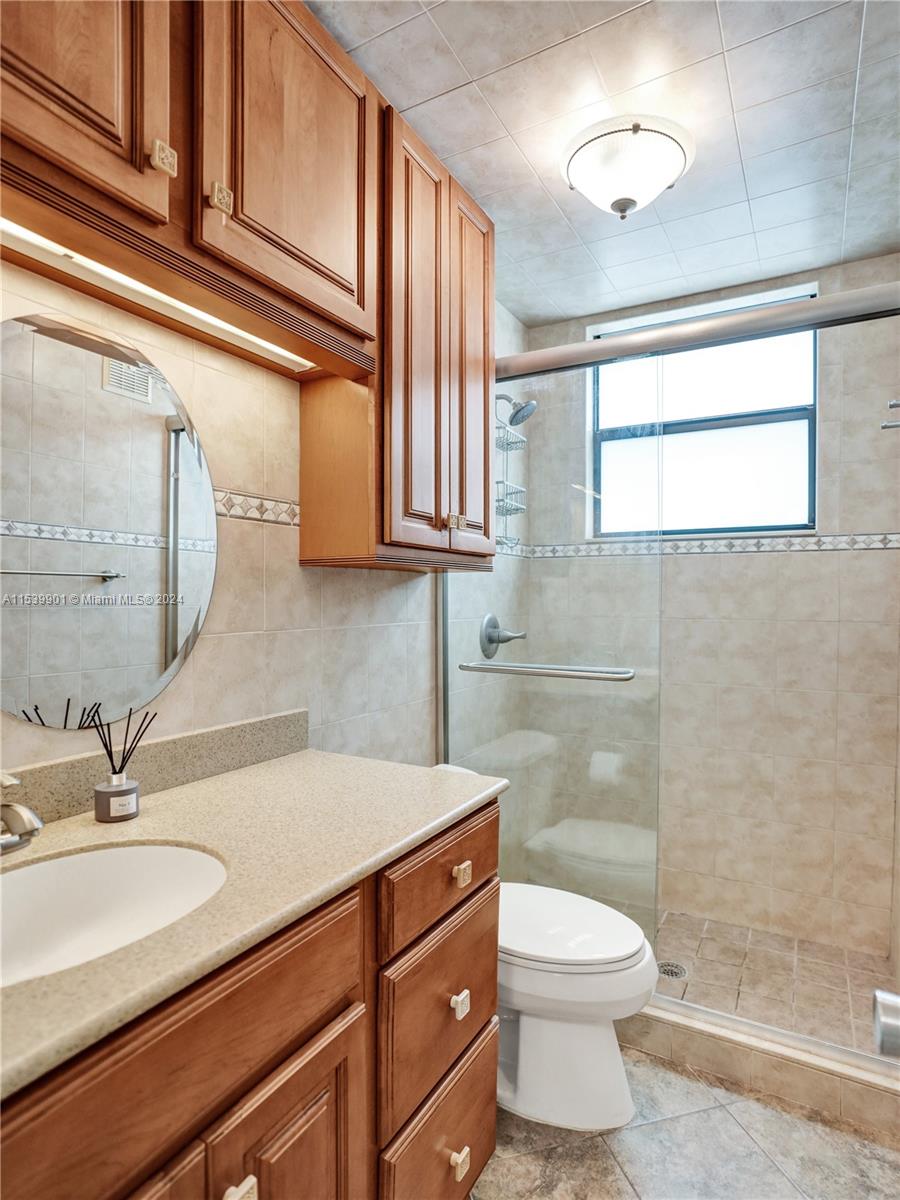 322 Taylor St 1A, Hollywood, Florida 33019, 2 Bedrooms Bedrooms, ,1 BathroomBathrooms,Residential,For Sale,322 Taylor St 1A,A11539901