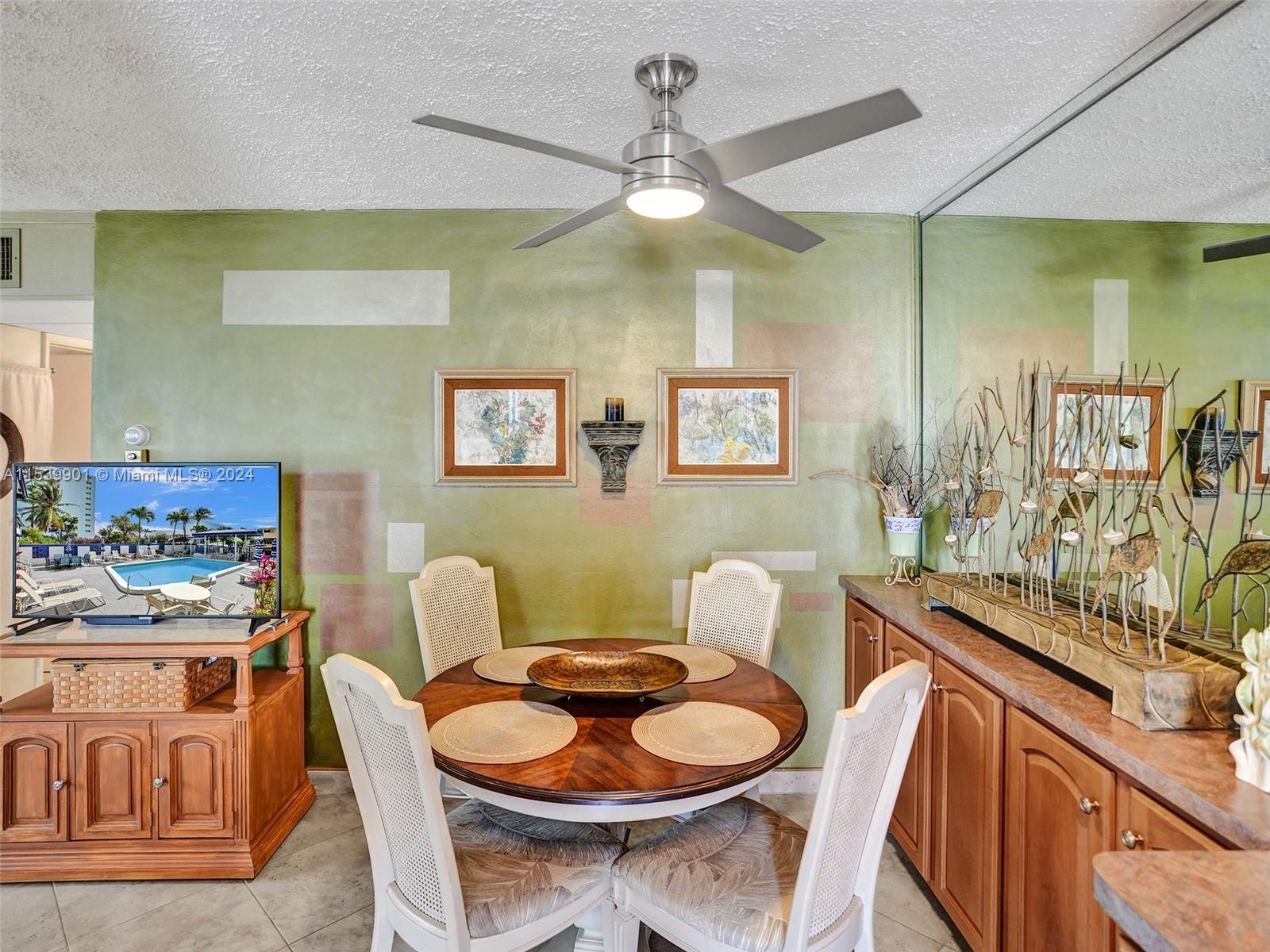 322 Taylor St 1A, Hollywood, Florida 33019, 2 Bedrooms Bedrooms, ,1 BathroomBathrooms,Residential,For Sale,322 Taylor St 1A,A11539901