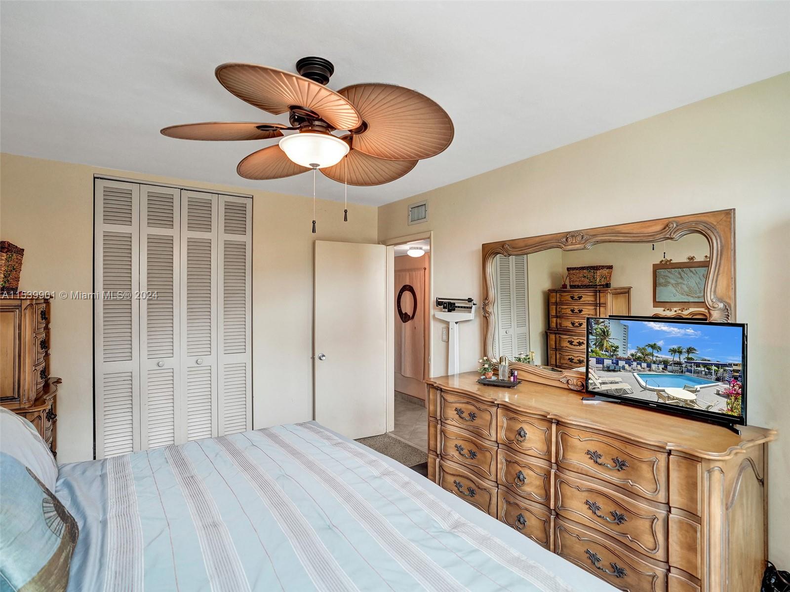 322 Taylor St 1A, Hollywood, Florida 33019, 2 Bedrooms Bedrooms, ,1 BathroomBathrooms,Residential,For Sale,322 Taylor St 1A,A11539901