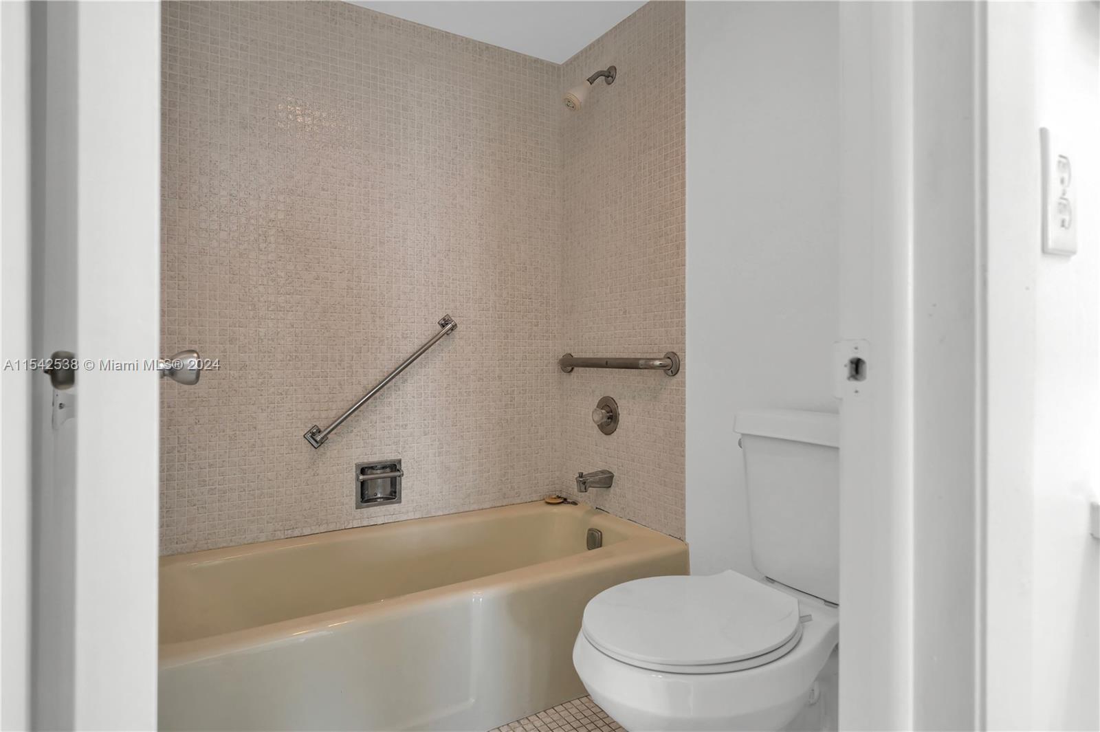 16751 NE 9th Ave 512, North Miami Beach, Florida 33162, 1 Bedroom Bedrooms, ,1 BathroomBathrooms,Residentiallease,For Rent,16751 NE 9th Ave 512,A11542538