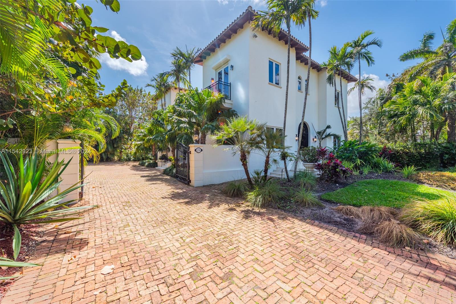 296 Ocean Blvd, Golden Beach, Florida 33160, 6 Bedrooms Bedrooms, ,6 BathroomsBathrooms,Residential,For Sale,296 Ocean Blvd,A11542923