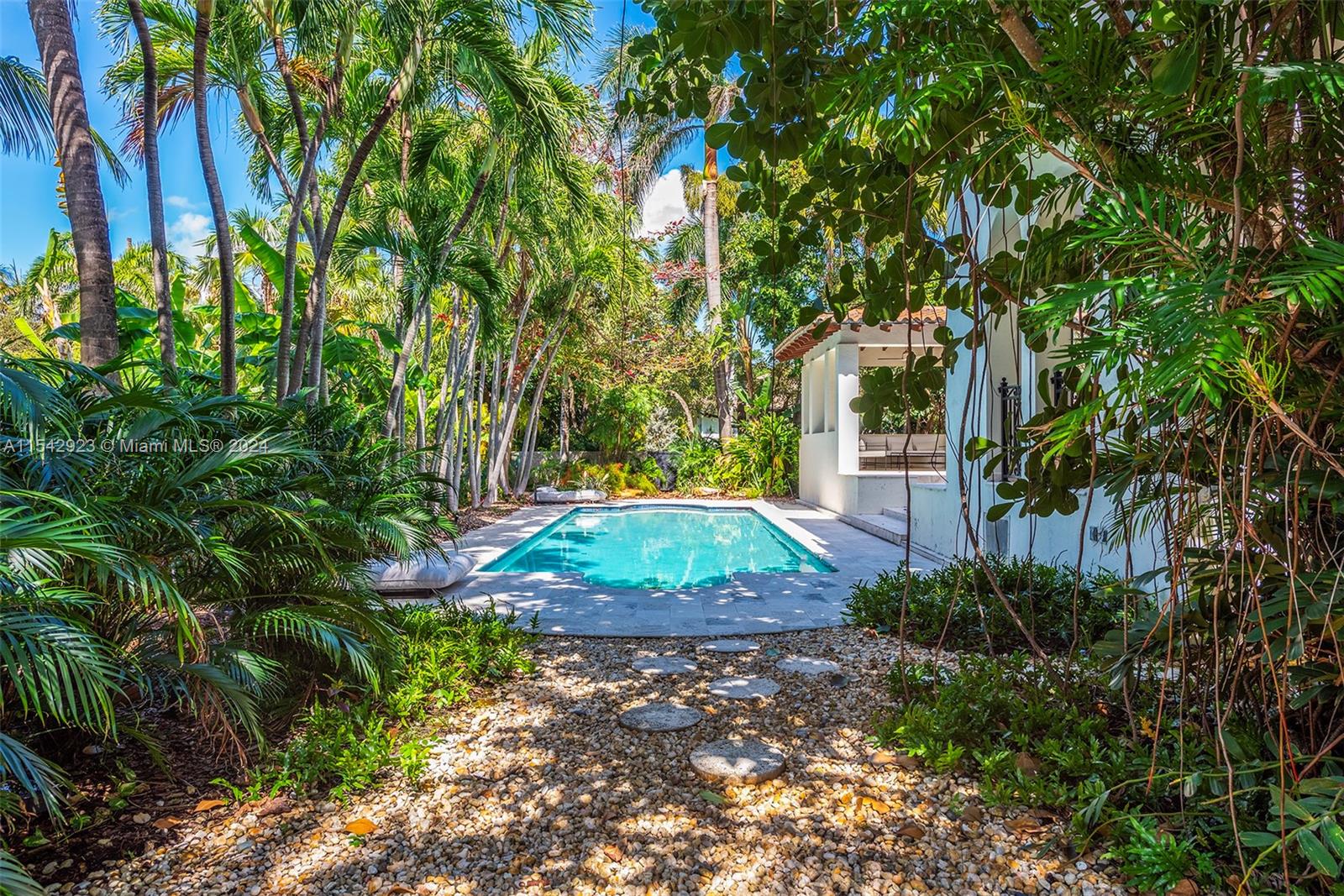 296 Ocean Blvd, Golden Beach, FL, 33160 United States, 6 Bedrooms Bedrooms, ,6 BathroomsBathrooms,Residential,For Sale,Ocean Blvd,A11542923