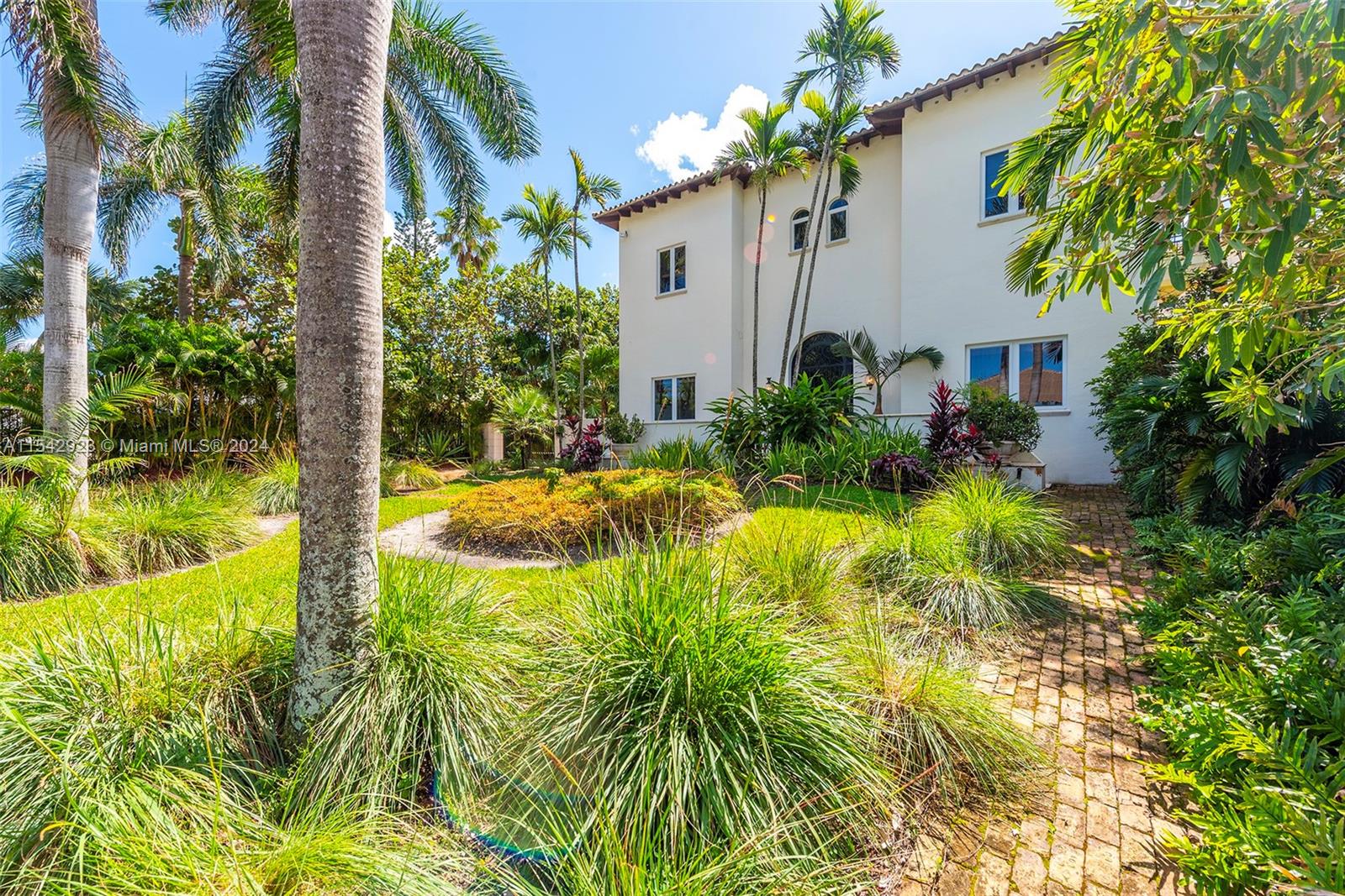 296 Ocean Blvd, Golden Beach, FL, 33160 United States, 6 Bedrooms Bedrooms, ,6 BathroomsBathrooms,Residential,For Sale,Ocean Blvd,A11542923