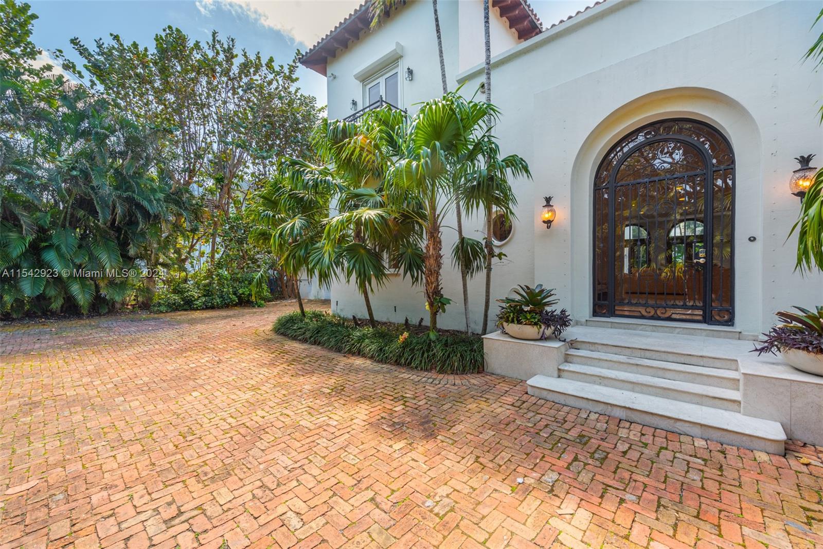 296 Ocean Blvd, Golden Beach, FL, 33160 United States, 6 Bedrooms Bedrooms, ,6 BathroomsBathrooms,Residential,For Sale,Ocean Blvd,A11542923