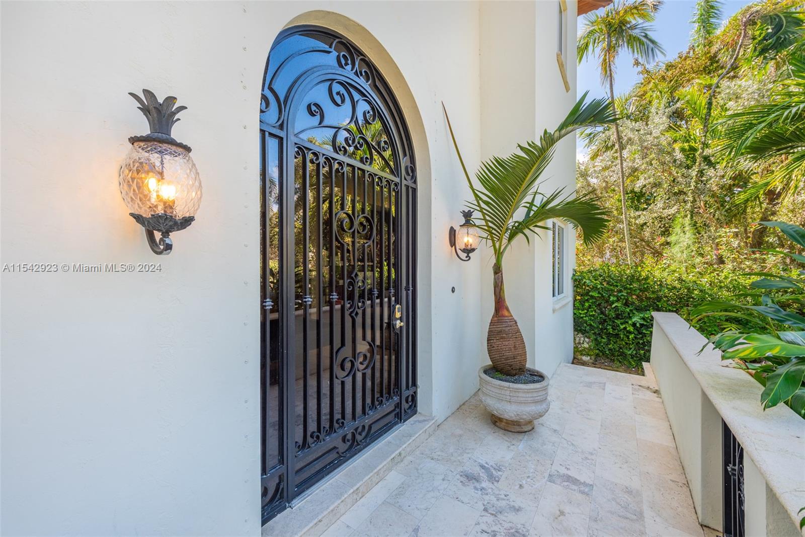 296 Ocean Blvd, Golden Beach, FL, 33160 United States, 6 Bedrooms Bedrooms, ,6 BathroomsBathrooms,Residential,For Sale,Ocean Blvd,A11542923