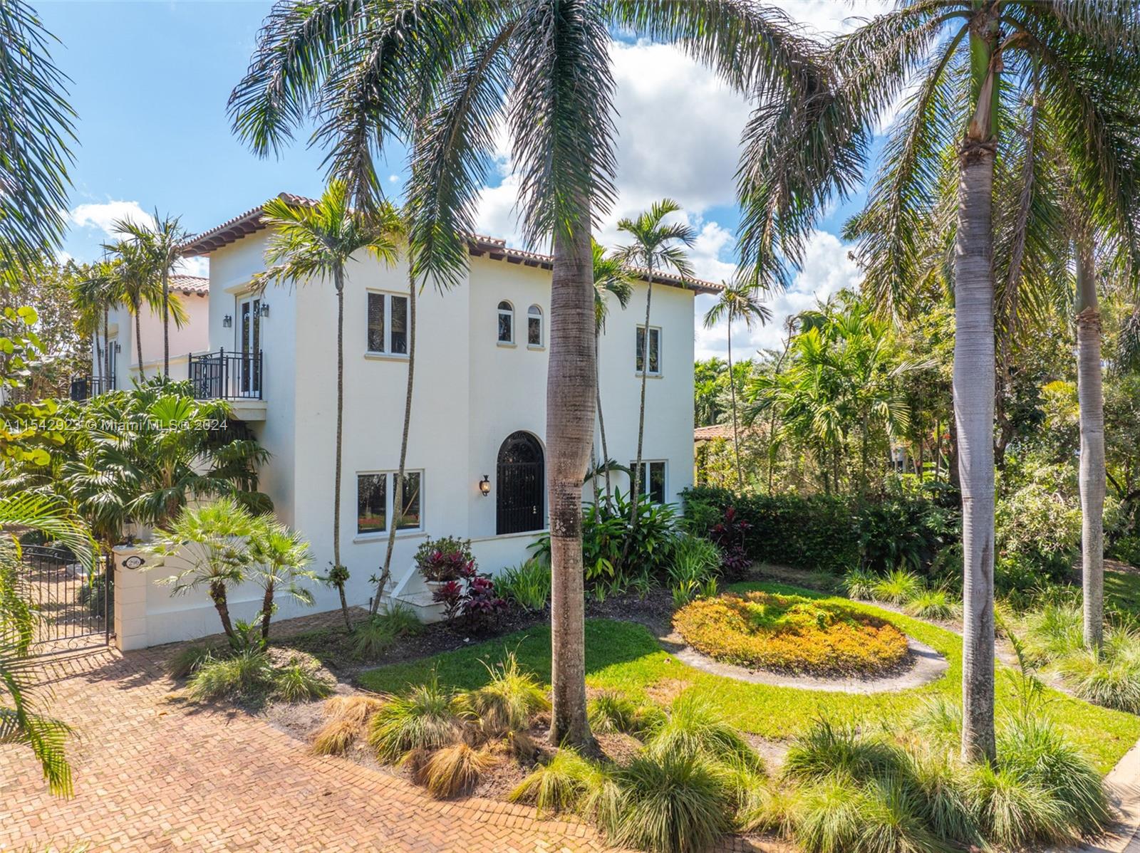 296 Ocean Blvd, Golden Beach, FL, 33160 United States, 6 Bedrooms Bedrooms, ,6 BathroomsBathrooms,Residential,For Sale,Ocean Blvd,A11542923