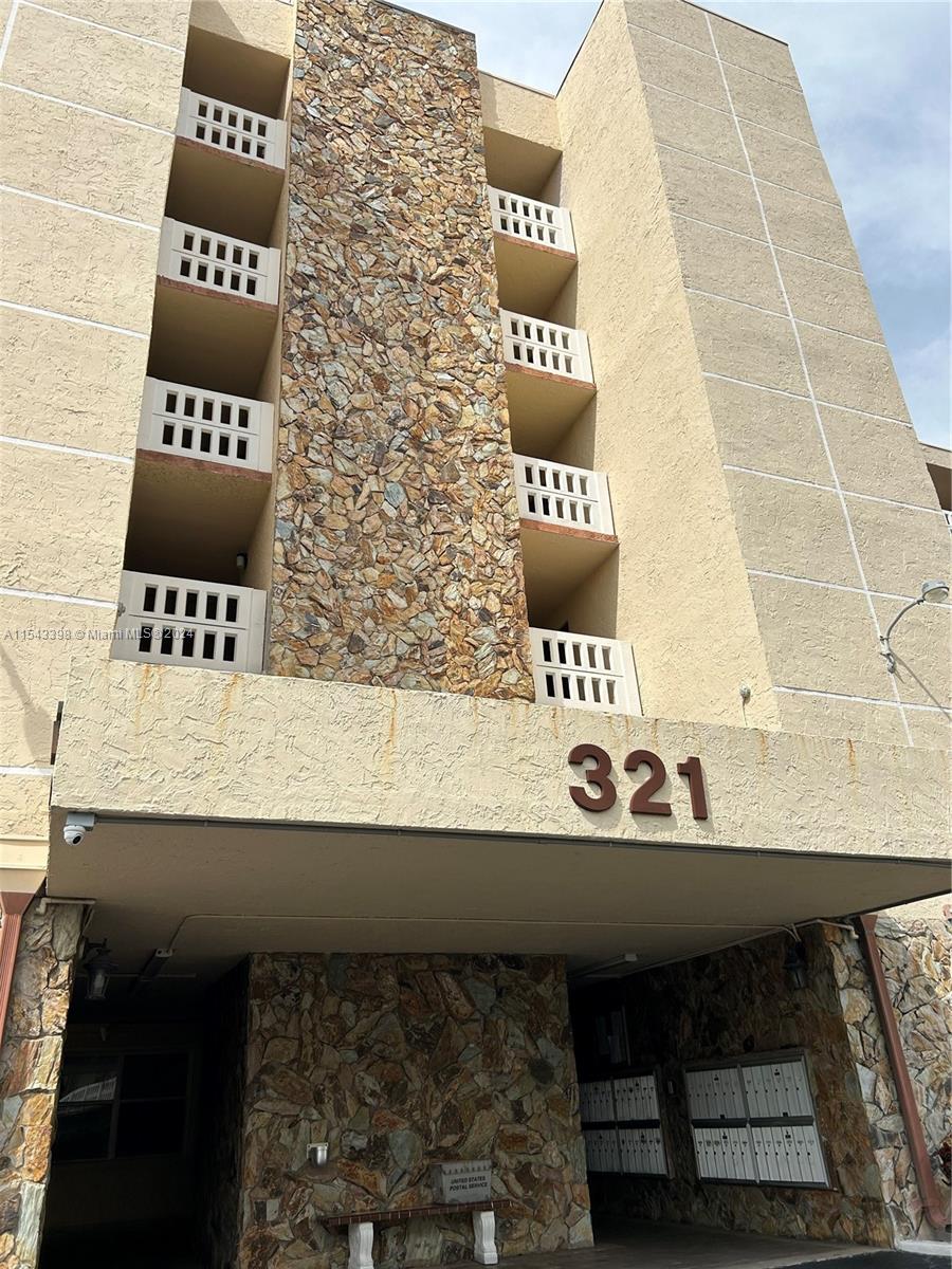 321 SE 3rd St 204, Dania Beach, Florida 33004, 2 Bedrooms Bedrooms, ,2 BathroomsBathrooms,Residential,For Sale,321 SE 3rd St 204,A11543398
