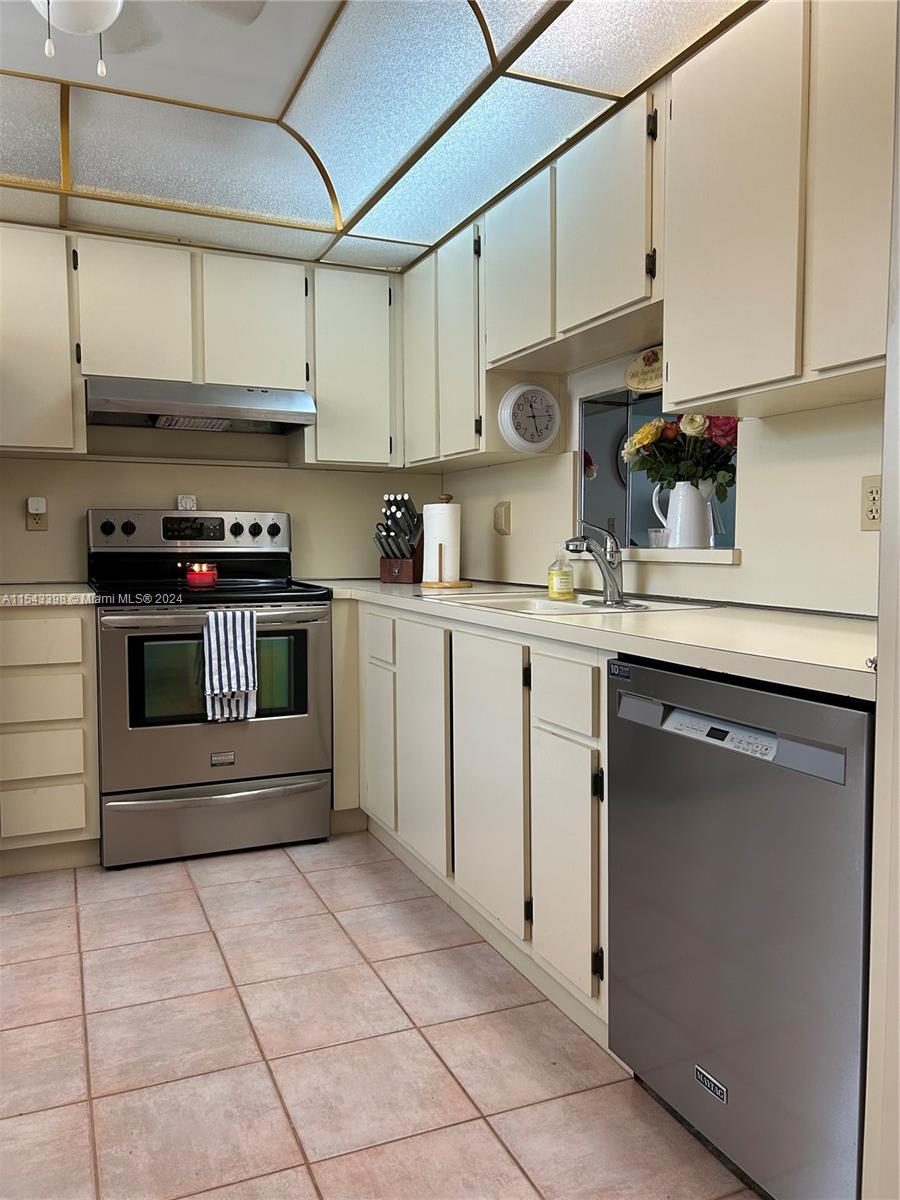 321 SE 3rd St 204, Dania Beach, Florida 33004, 2 Bedrooms Bedrooms, ,2 BathroomsBathrooms,Residential,For Sale,321 SE 3rd St 204,A11543398