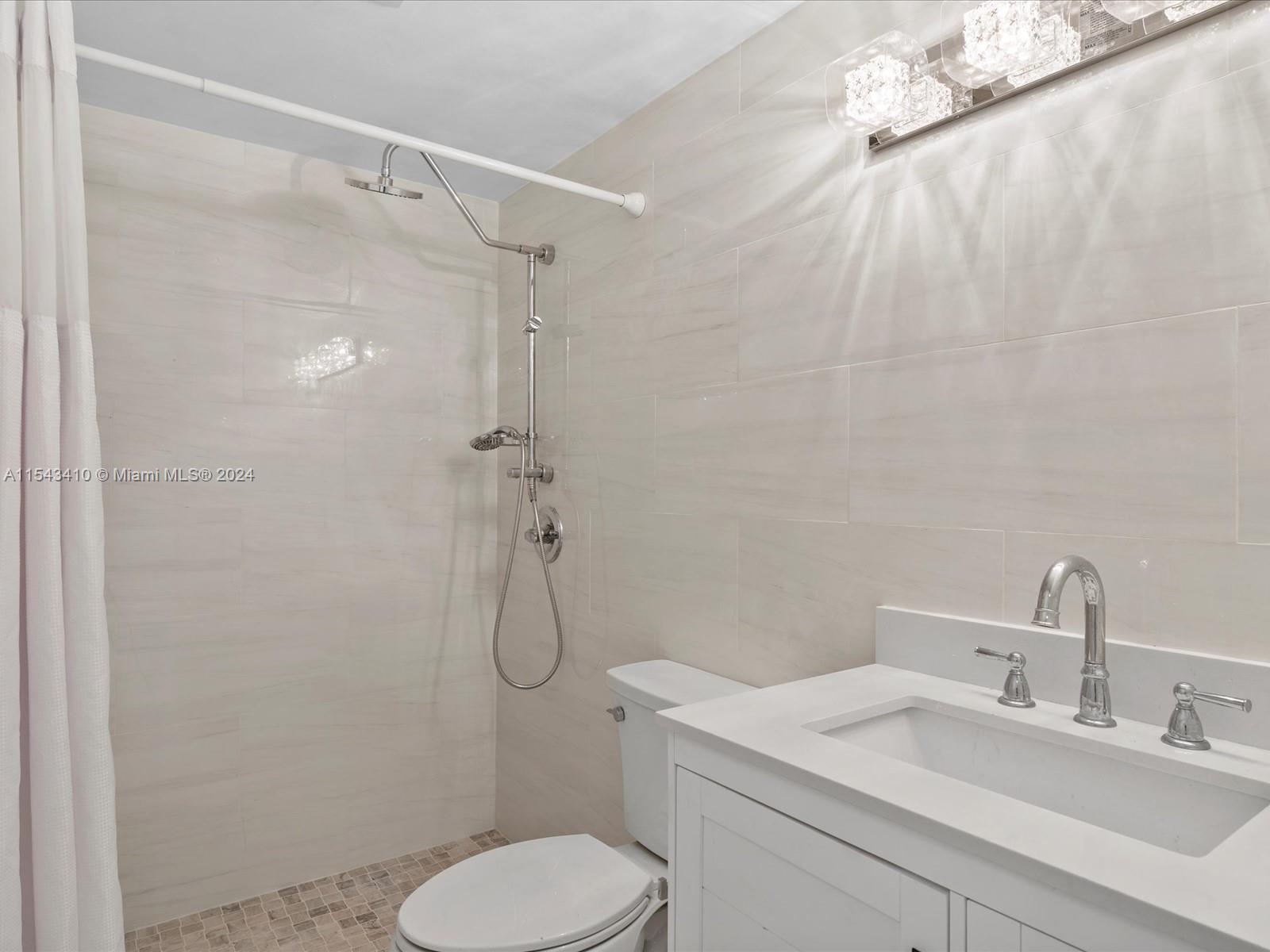 200 NE 12th Ave 7C, Hallandale Beach, Florida 33009, 2 Bedrooms Bedrooms, ,2 BathroomsBathrooms,Residential,For Sale,200 NE 12th Ave 7C,A11543410