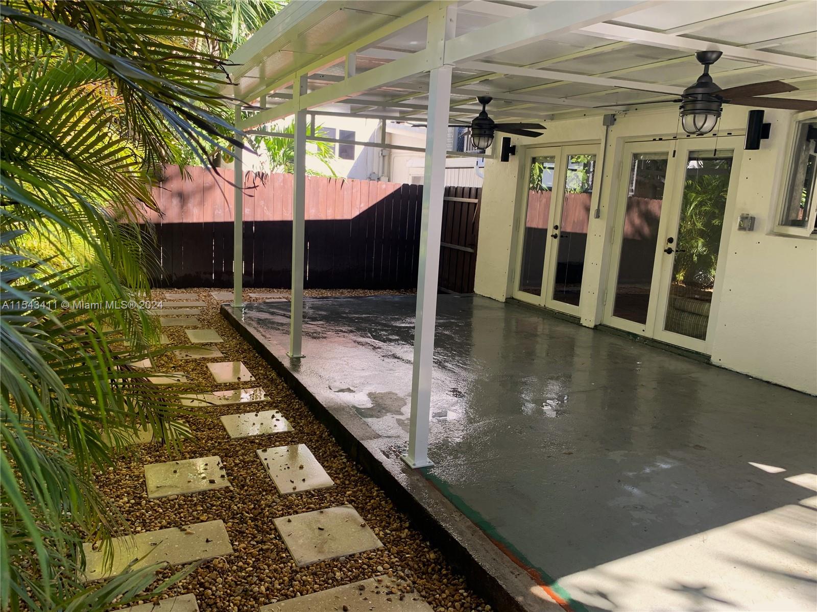 3071 N Day Ave 4, Miami, Florida 33133, 2 Bedrooms Bedrooms, ,1 BathroomBathrooms,Residentiallease,For Rent,3071 N Day Ave 4,A11543411