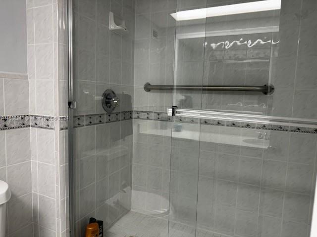 5401 Collins Ave 1211, Miami Beach, Florida 33140, 1 Bedroom Bedrooms, ,2 BathroomsBathrooms,Residentiallease,For Rent,5401 Collins Ave 1211,A11538243