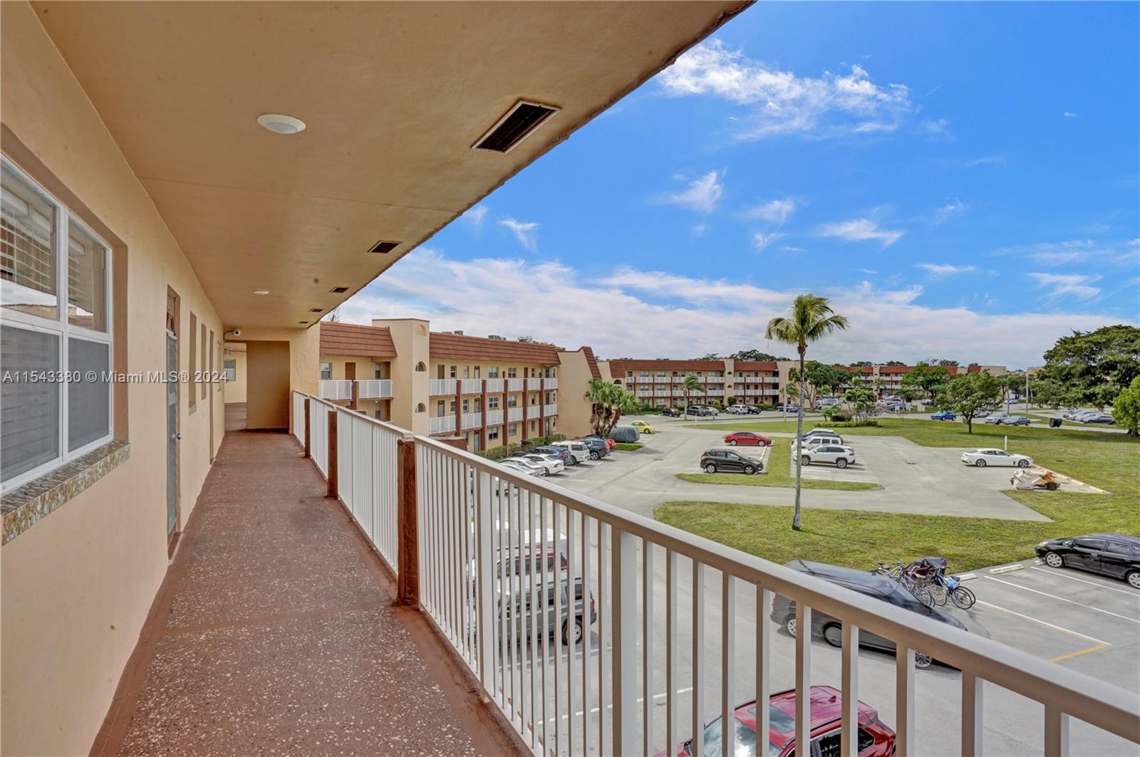 9001 Sunrise Lakes Blvd, Sunrise, FL, 33322 United States, 2 Bedrooms Bedrooms, ,2 BathroomsBathrooms,Residential,For Sale,Sunrise Lakes Blvd,A11543380