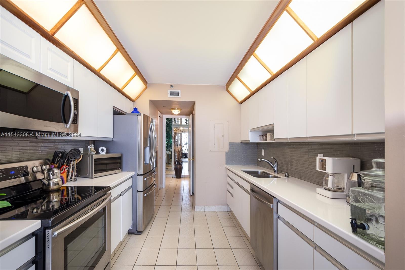 19355 Turnberry Way 14J, Aventura, Florida 33180, 3 Bedrooms Bedrooms, ,2 BathroomsBathrooms,Residential,For Sale,19355 Turnberry Way 14J,A11543308