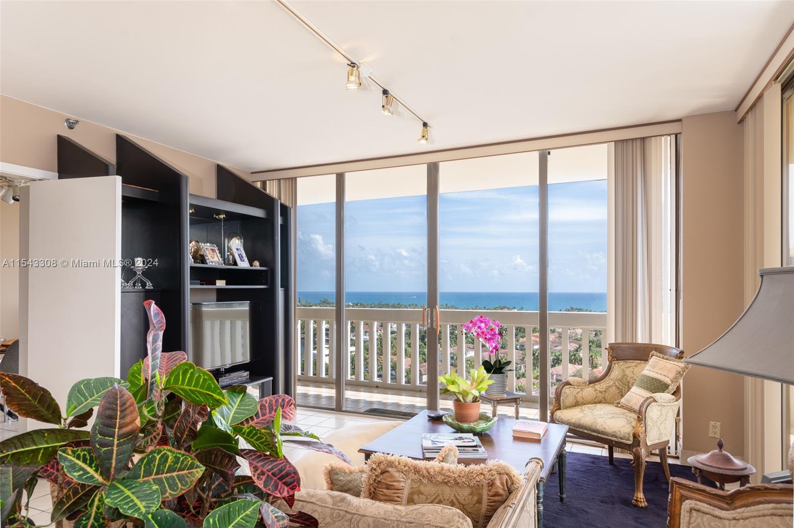 19355 Turnberry Way 14J, Aventura, Florida 33180, 3 Bedrooms Bedrooms, ,2 BathroomsBathrooms,Residential,For Sale,19355 Turnberry Way 14J,A11543308