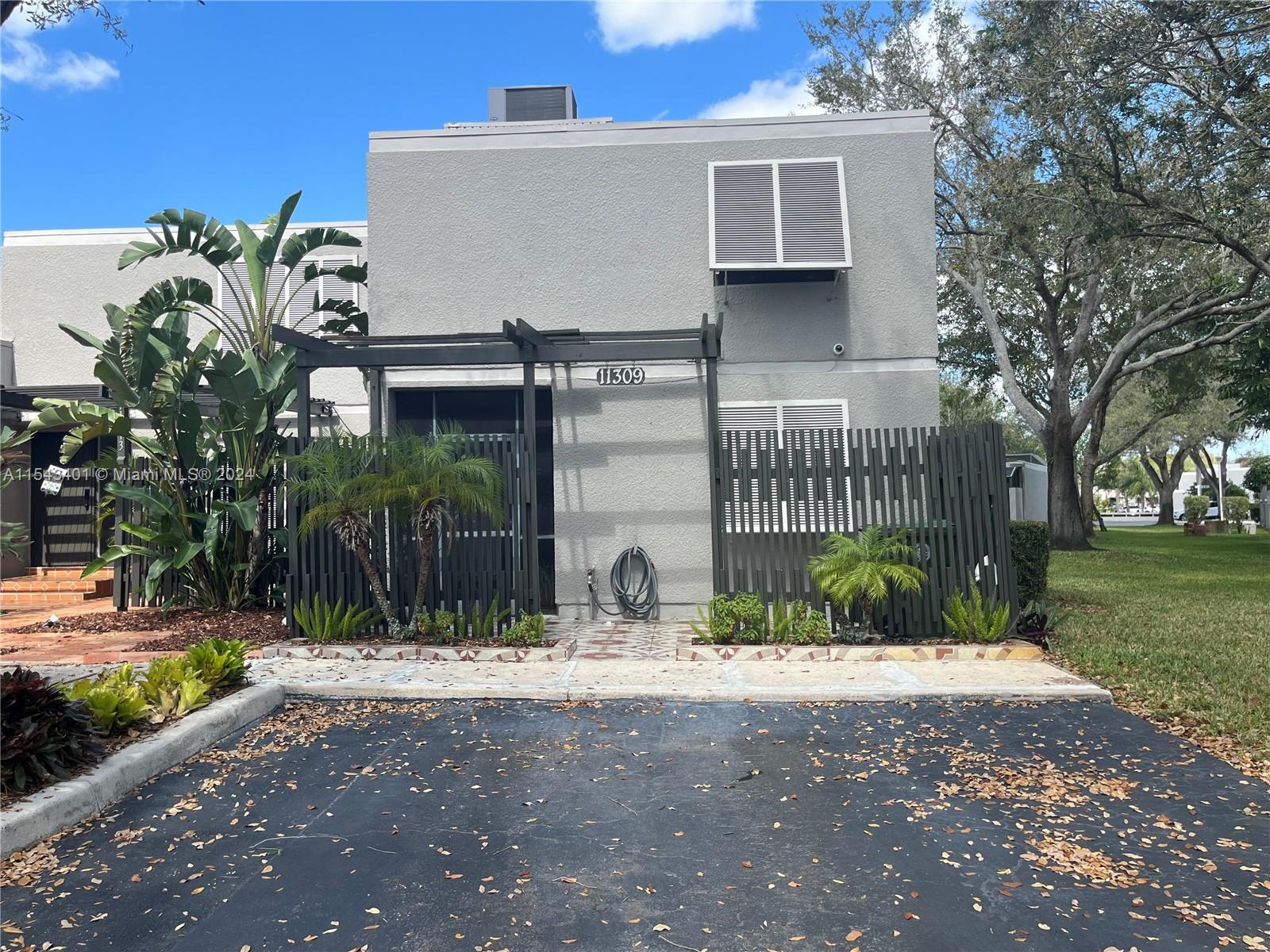 11309 14th Ct, Pembroke Pines, FL, 33026 United States, 3 Bedrooms Bedrooms, ,2 BathroomsBathrooms,Residential,For Sale,14th Ct,A11543401