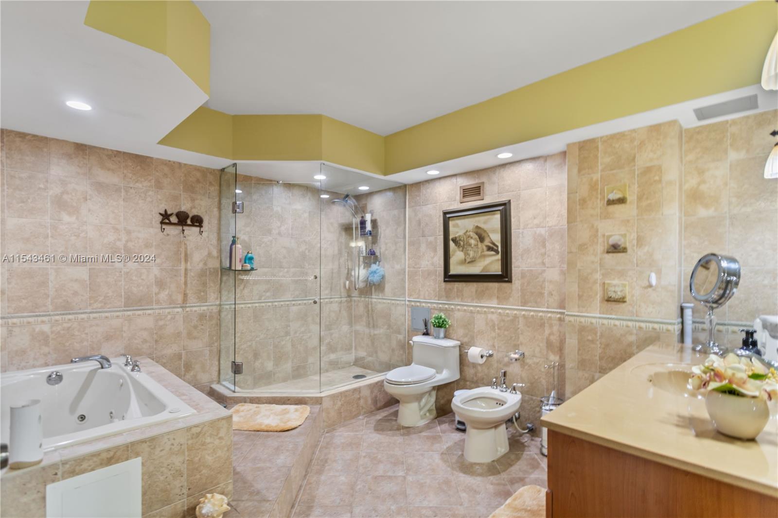 3725 S Ocean Dr 416, Hollywood, Florida 33019, 2 Bedrooms Bedrooms, ,2 BathroomsBathrooms,Residential,For Sale,3725 S Ocean Dr 416,A11543461