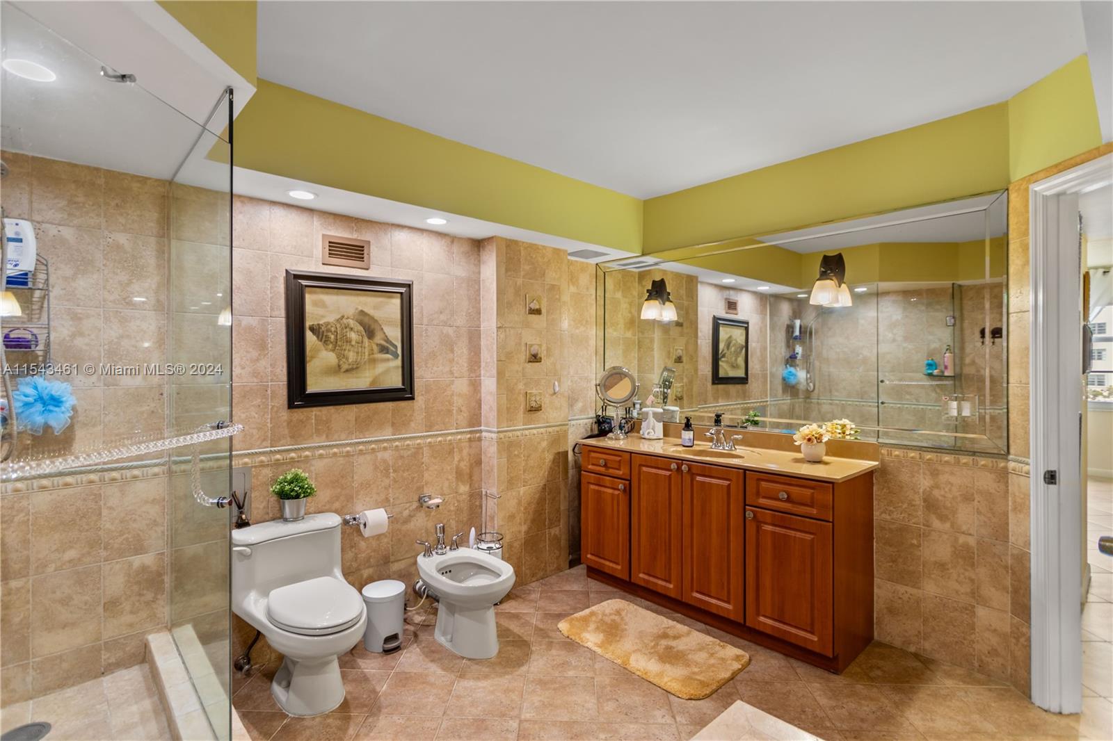 3725 S Ocean Dr 416, Hollywood, Florida 33019, 2 Bedrooms Bedrooms, ,2 BathroomsBathrooms,Residential,For Sale,3725 S Ocean Dr 416,A11543461