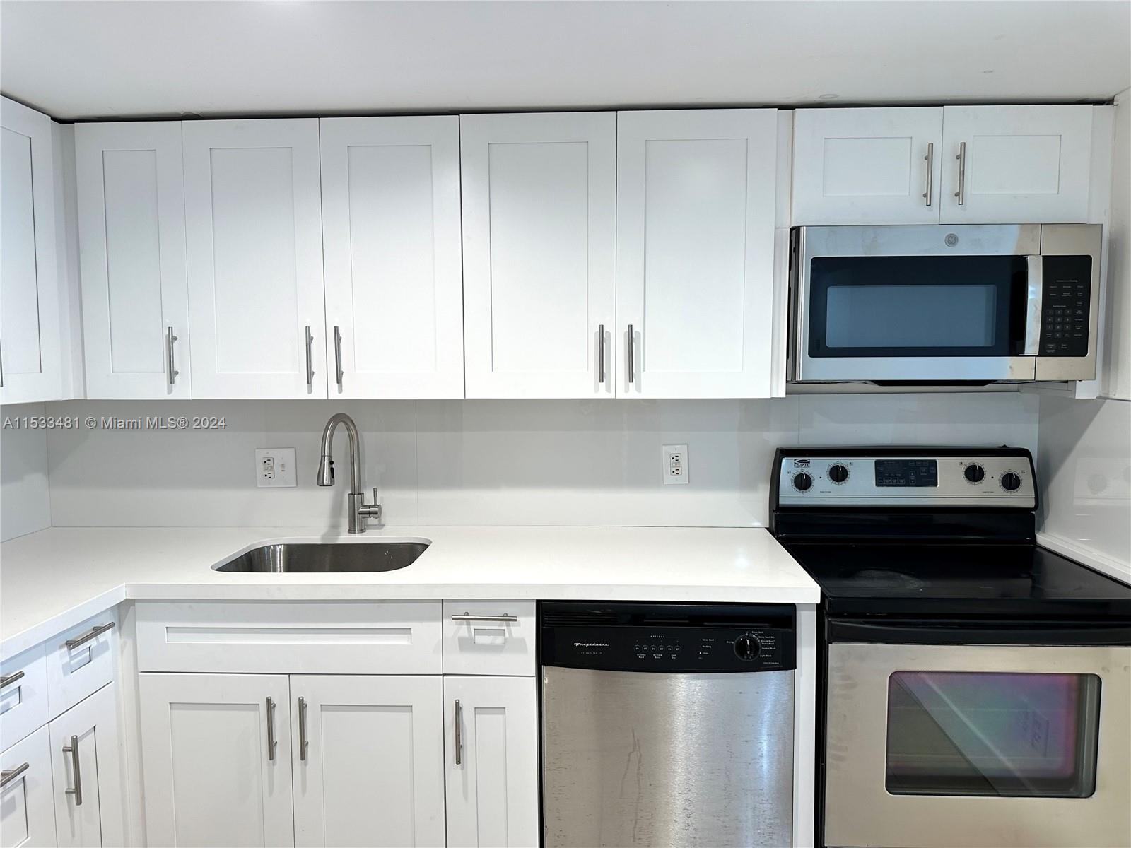 13499 Biscayne Blvd 410, North Miami, Florida 33181, 2 Bedrooms Bedrooms, ,2 BathroomsBathrooms,Residential,For Sale,13499 Biscayne Blvd 410,A11533481