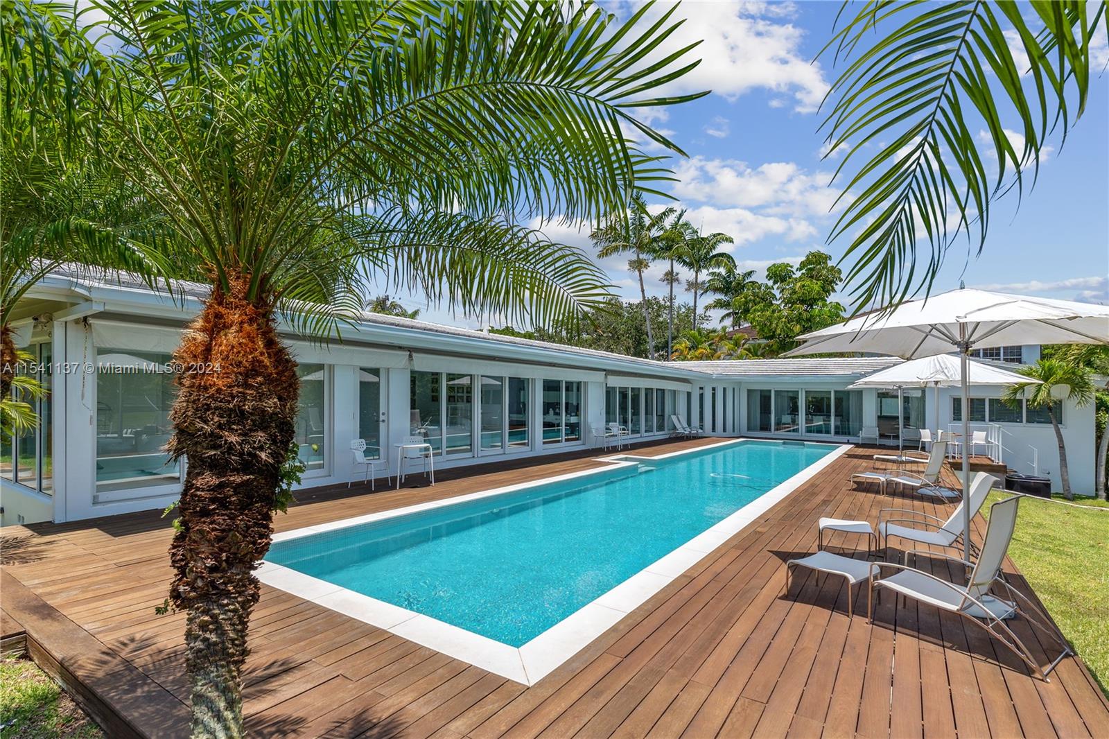 1261 S Alhambra Cir, Coral Gables, Florida 33146, 5 Bedrooms Bedrooms, ,6 BathroomsBathrooms,Residential,For Sale,1261 S Alhambra Cir,A11541137