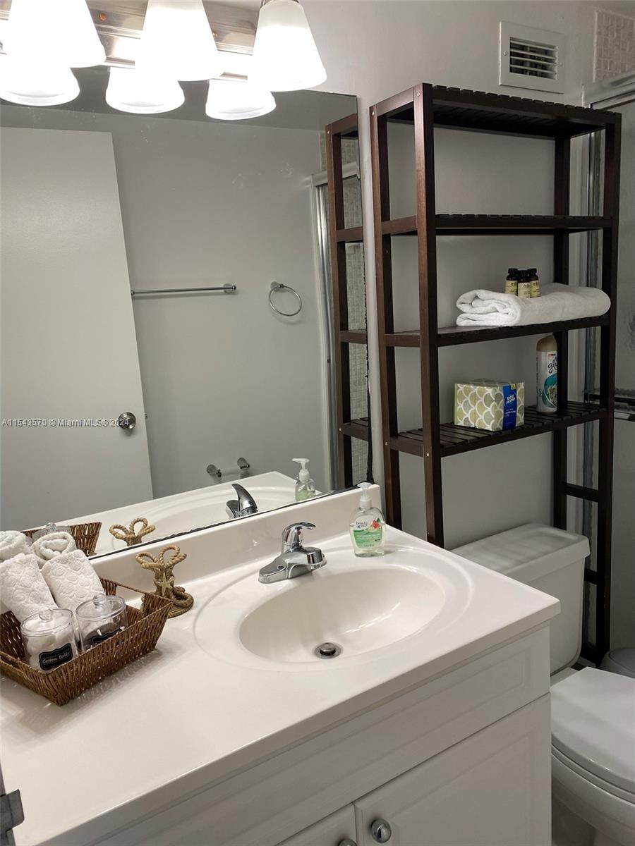 3725 S Ocean Dr 419, Hollywood, Florida 33019, 2 Bedrooms Bedrooms, ,2 BathroomsBathrooms,Residentiallease,For Rent,3725 S Ocean Dr 419,A11543570