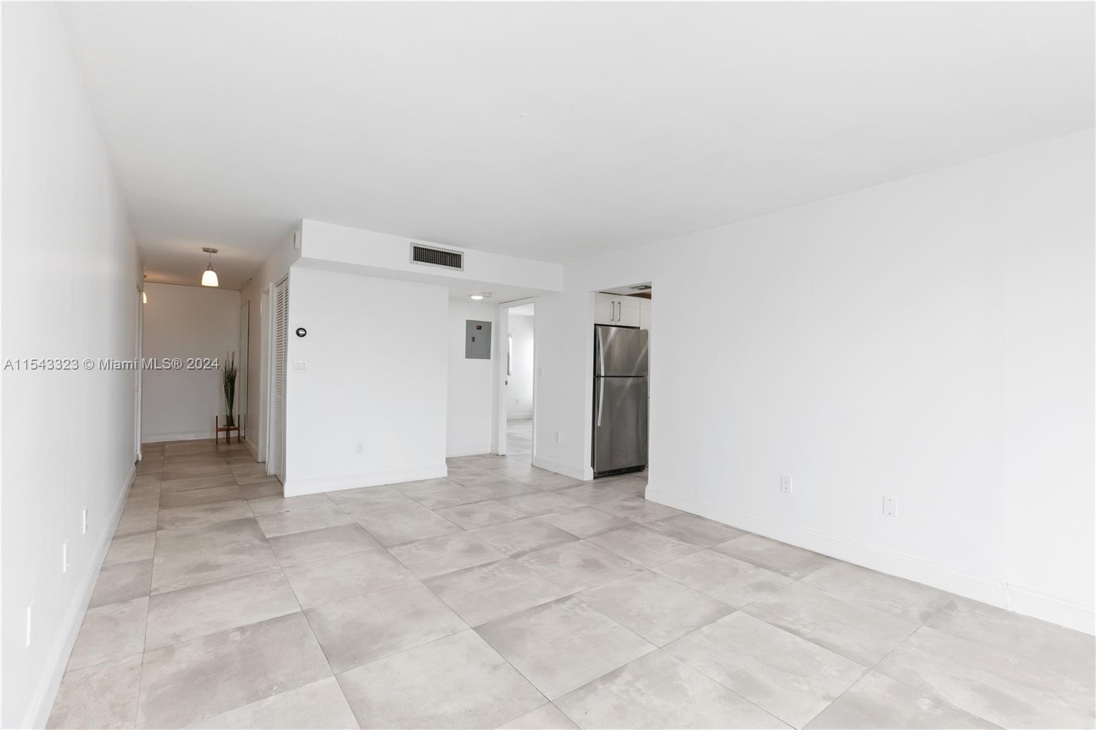1300 Alton Rd 9A, Miami Beach, Florida 33139, 2 Bedrooms Bedrooms, ,1 BathroomBathrooms,Residential,For Sale,1300 Alton Rd 9A,A11543323