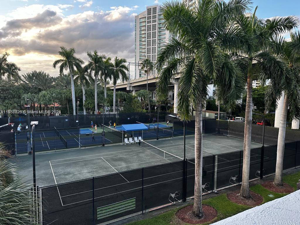 TENNIS