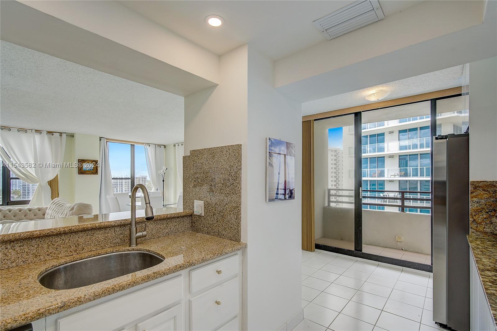3505 S Ocean Dr 905, Hollywood, Florida 33019, 2 Bedrooms Bedrooms, ,2 BathroomsBathrooms,Residentiallease,For Rent,3505 S Ocean Dr 905,A11543582