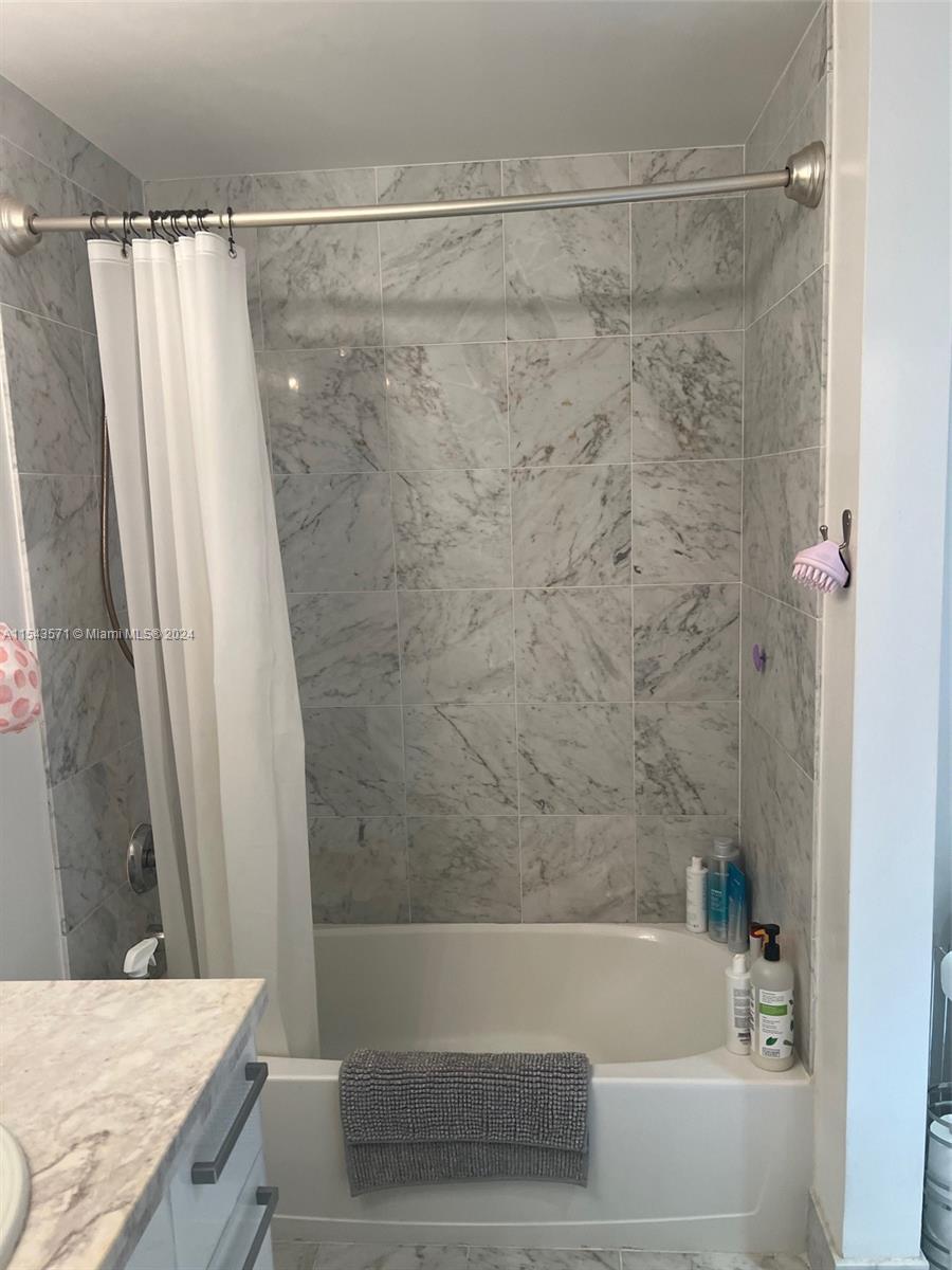 253 NE 2nd St 219, Miami, Florida 33132, ,1 BathroomBathrooms,Residentiallease,For Rent,253 NE 2nd St 219,A11543571