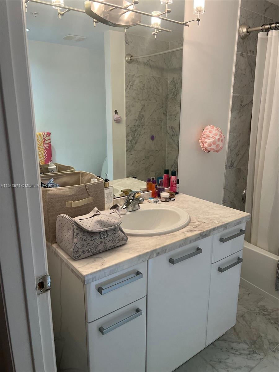 253 NE 2nd St 219, Miami, Florida 33132, ,1 BathroomBathrooms,Residentiallease,For Rent,253 NE 2nd St 219,A11543571