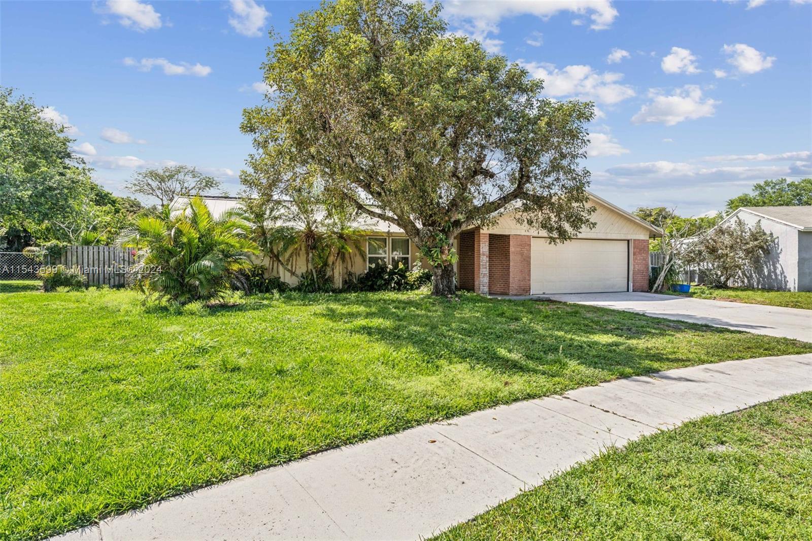 8363 W Little Beth Dr W, Boynton Beach, FL 33472, 4 Bedrooms Bedrooms, ,2 BathroomsBathrooms,Residential,For Sale,Little Beth Dr W,A11543599