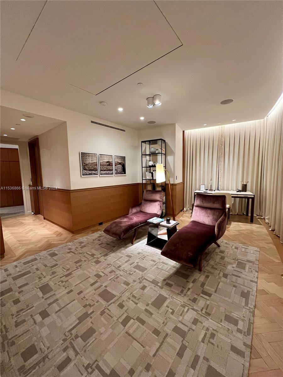 Master Bedroom Sitting area