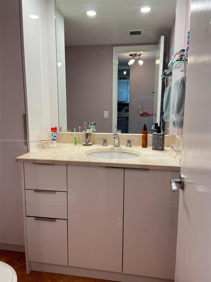 2801 183rd St, Aventura, FL, 33160 United States, 1 Bedroom Bedrooms, ,2 BathroomsBathrooms,Residential,For Sale,183rd St,A11543639